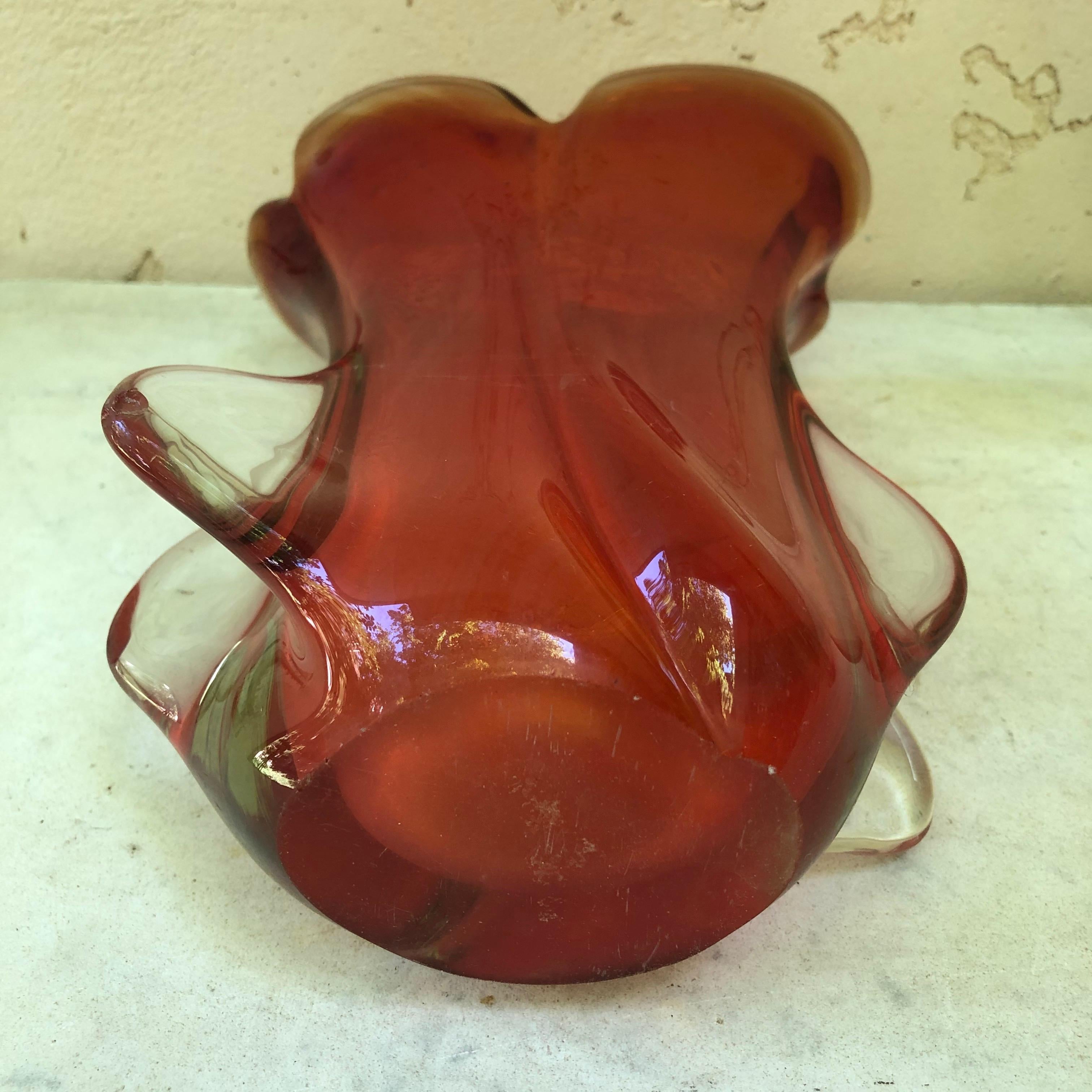 italien Vase rouge en verre de Murano, vers 1960 en vente
