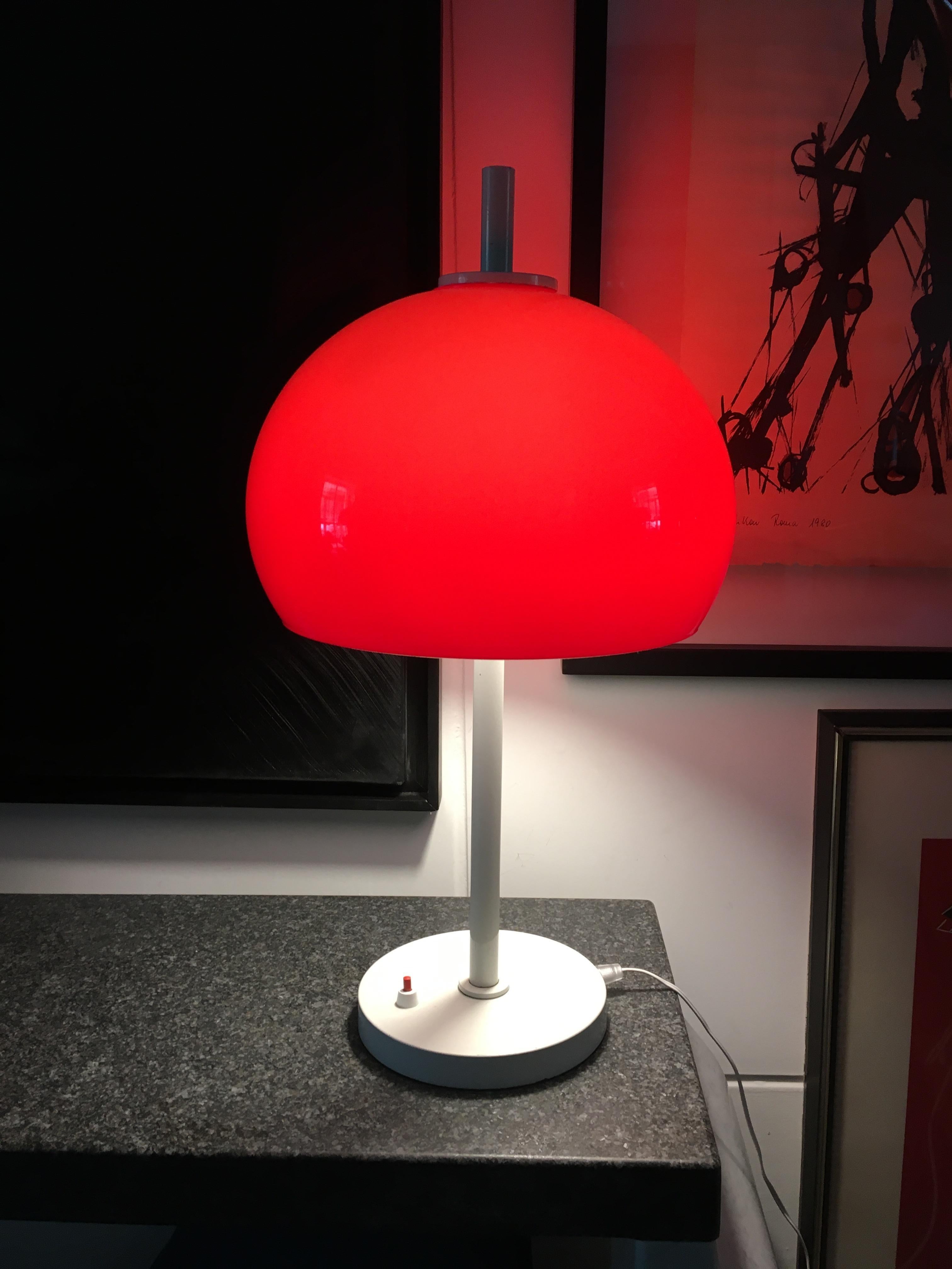 Guzzini Style Red Mushroom Table Lamp, Italy, 1970s In Good Condition In Naples, IT