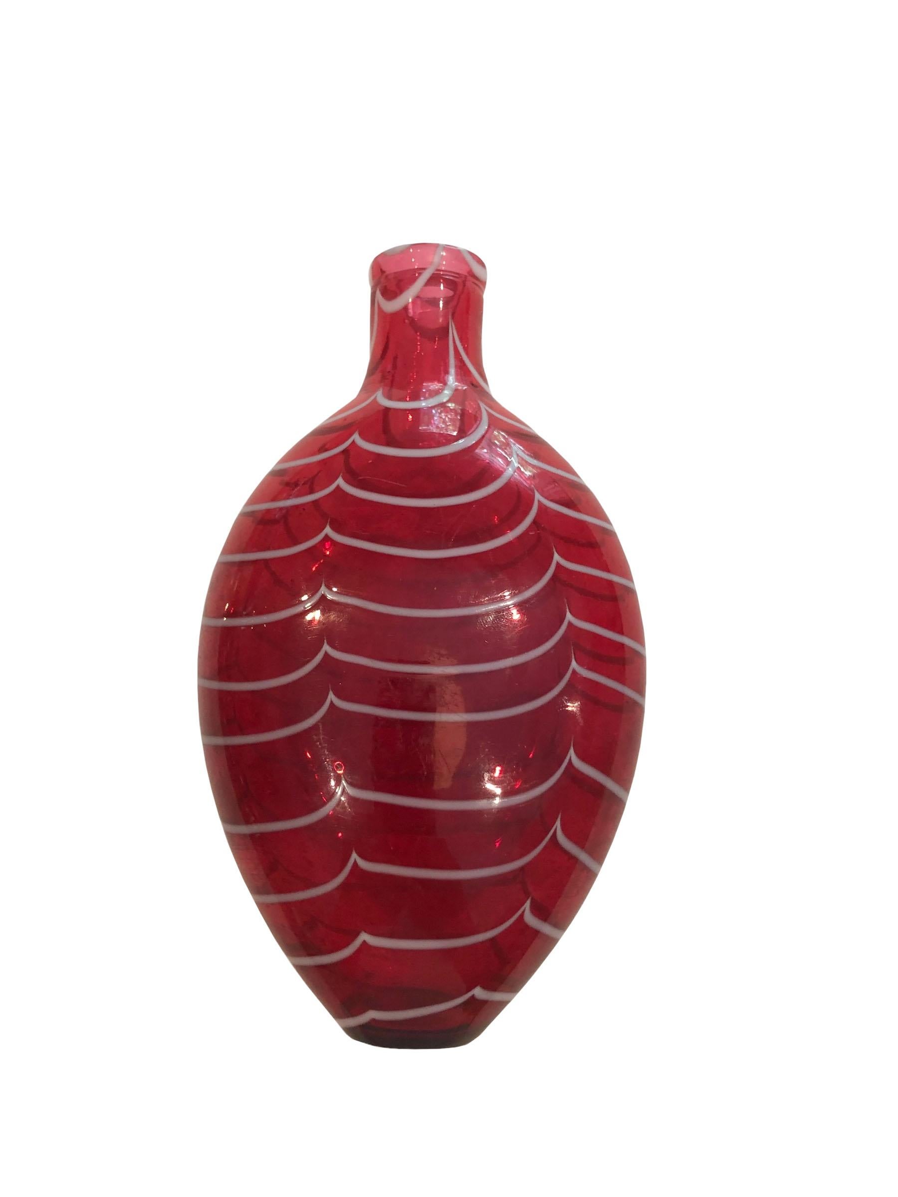 Red Nailsea Glass Pocket Flask In Good Condition For Sale In Tampa, FL