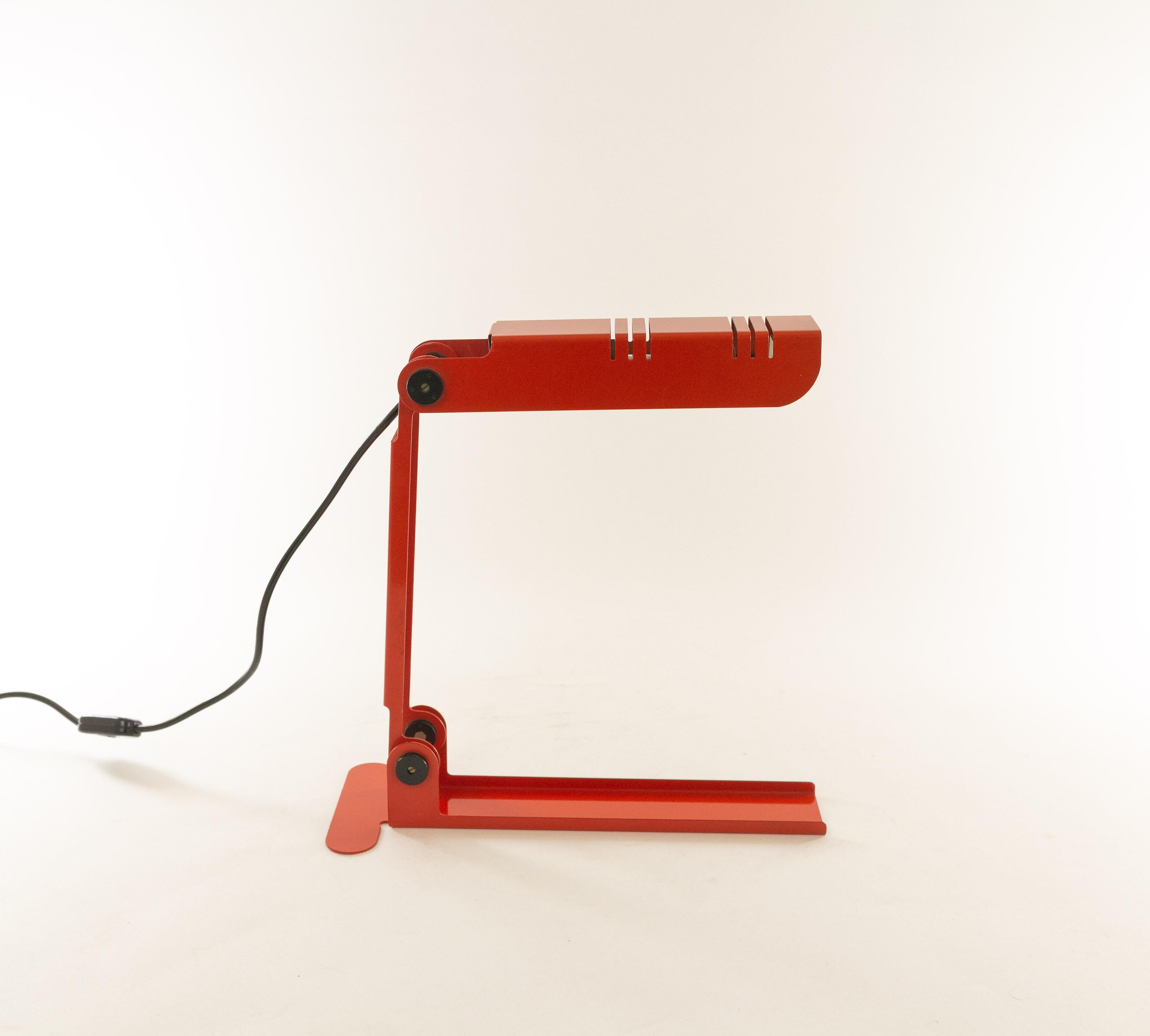 Nana is a playful table lamp that was designed by Carlo Nason and produced by Lumenform in the 1980s.

The lamp can be placed in different positions, from fully collapsed so that it takes up almost no space, to fully unfolded so that it can serve