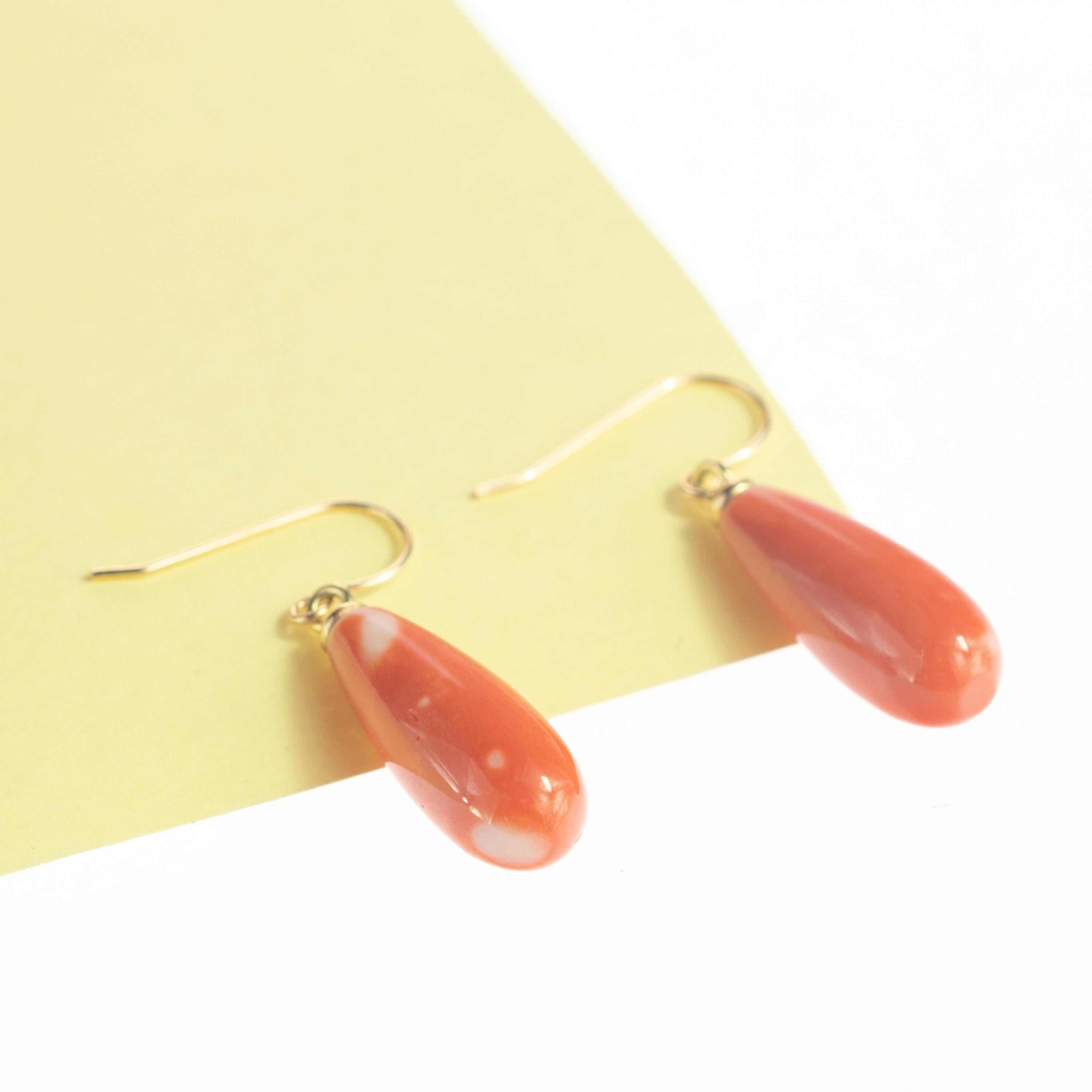 Art Nouveau Red Natural Coral Bold Tear Drop 18 Karat Yellow Gold Dangle Ear Wires Earrings For Sale