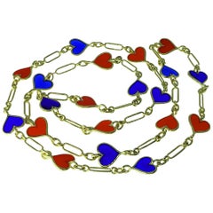 Lange Halskette von Berca in Herzform, Rot, Marineblau, Hand emailliert, Gelbgold