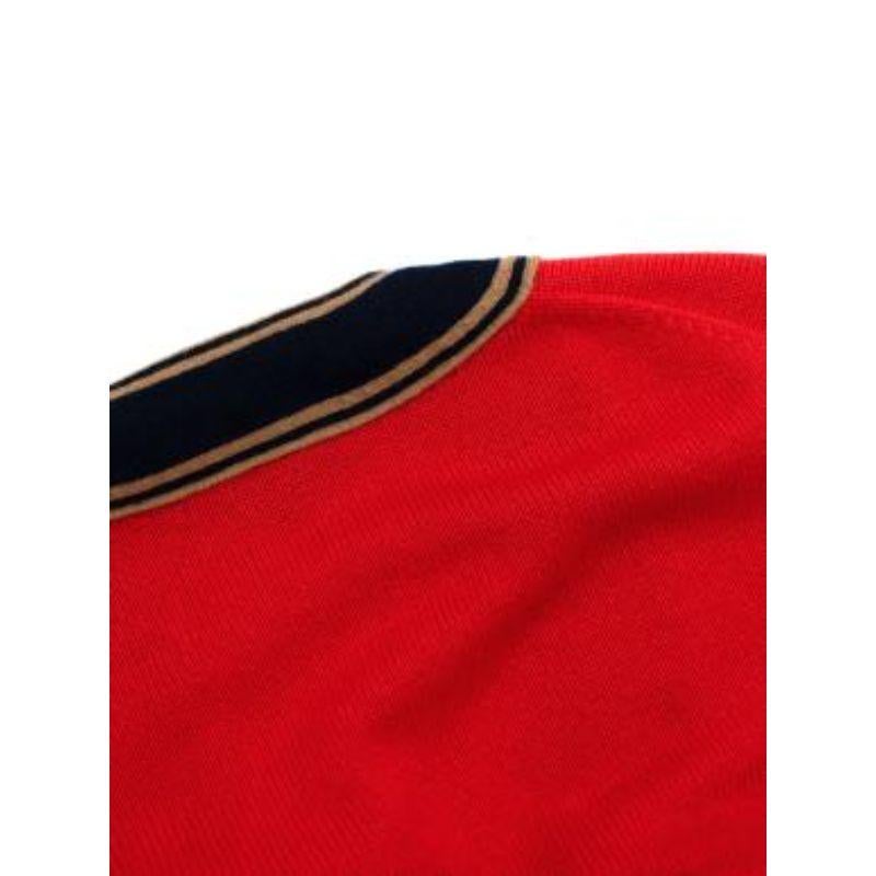 Rote & marineblaue Kaschmir-Strickjacke mit Knopfleiste CC im Angebot 3
