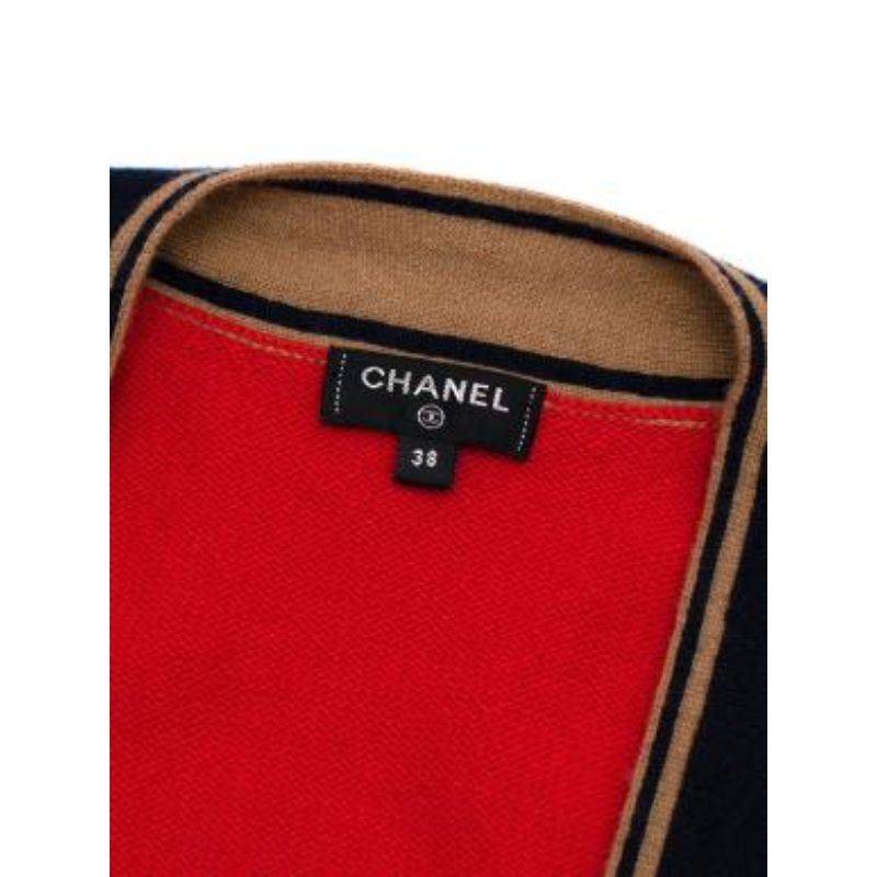 Rote & marineblaue Kaschmir-Strickjacke mit Knopfleiste CC im Angebot 5