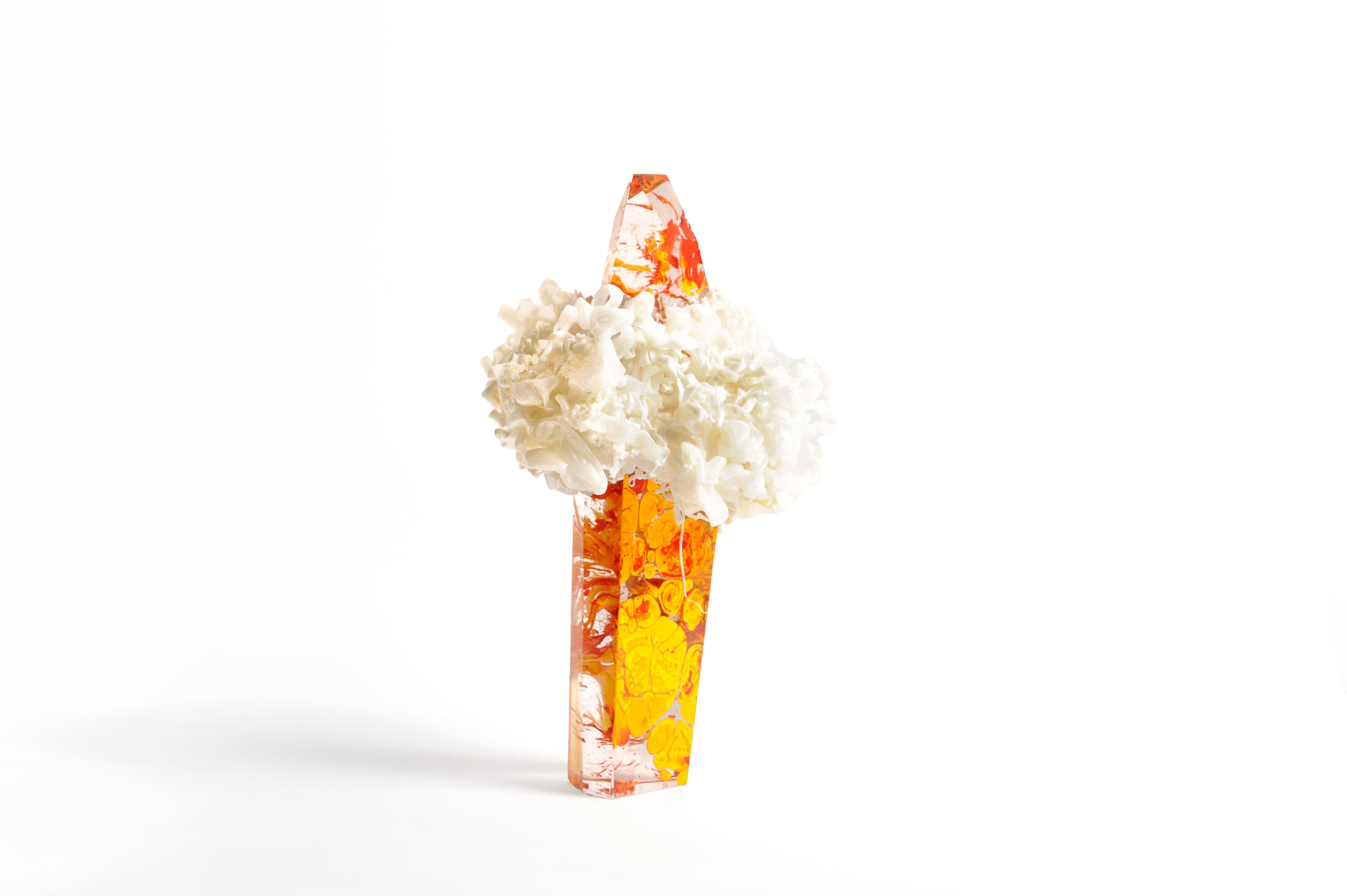Roter Hals Hochzeitskleid Skulptur Glas vs. Plastik Sammlung (Moderne) im Angebot