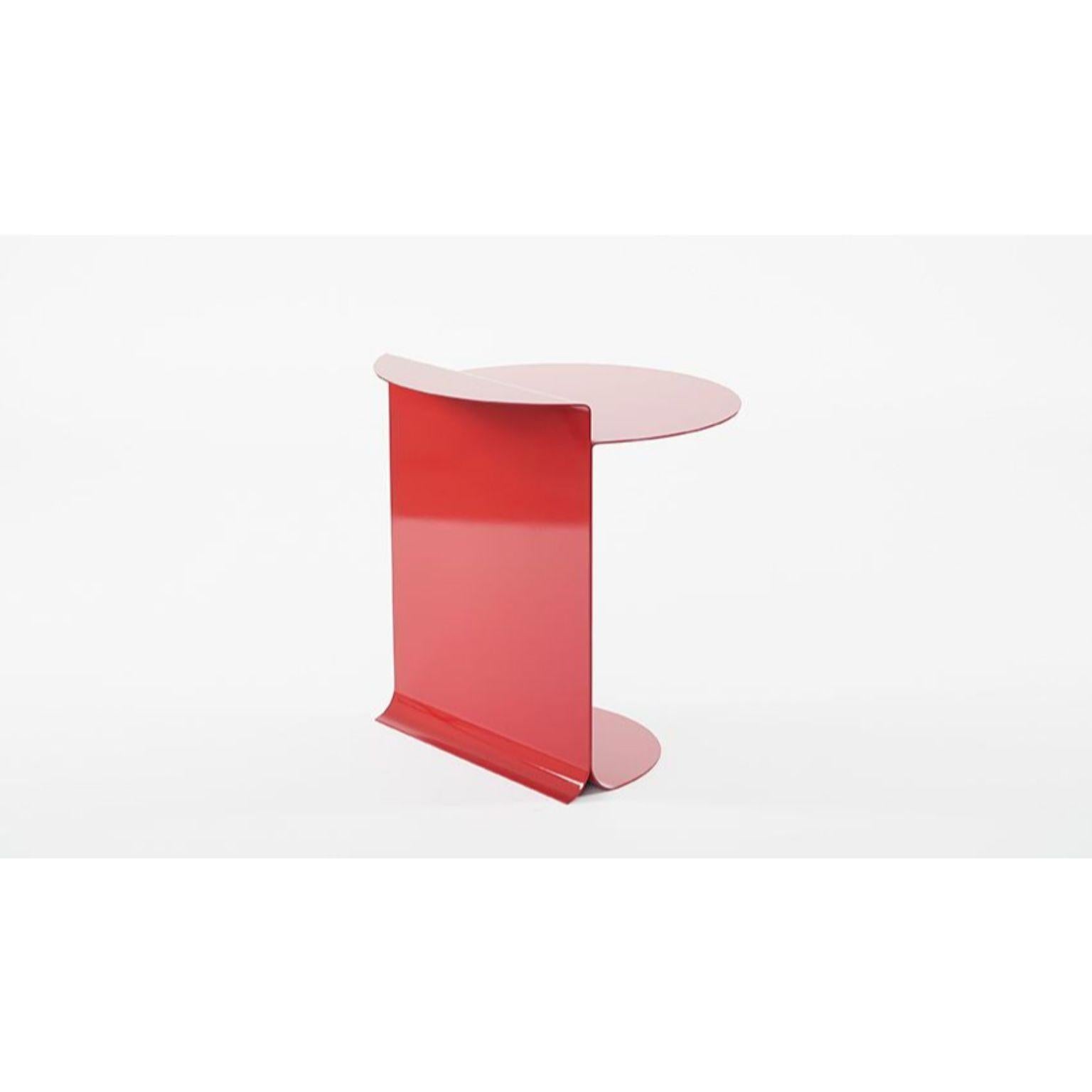 Modern Red O Tabe by Estudio Persona 
