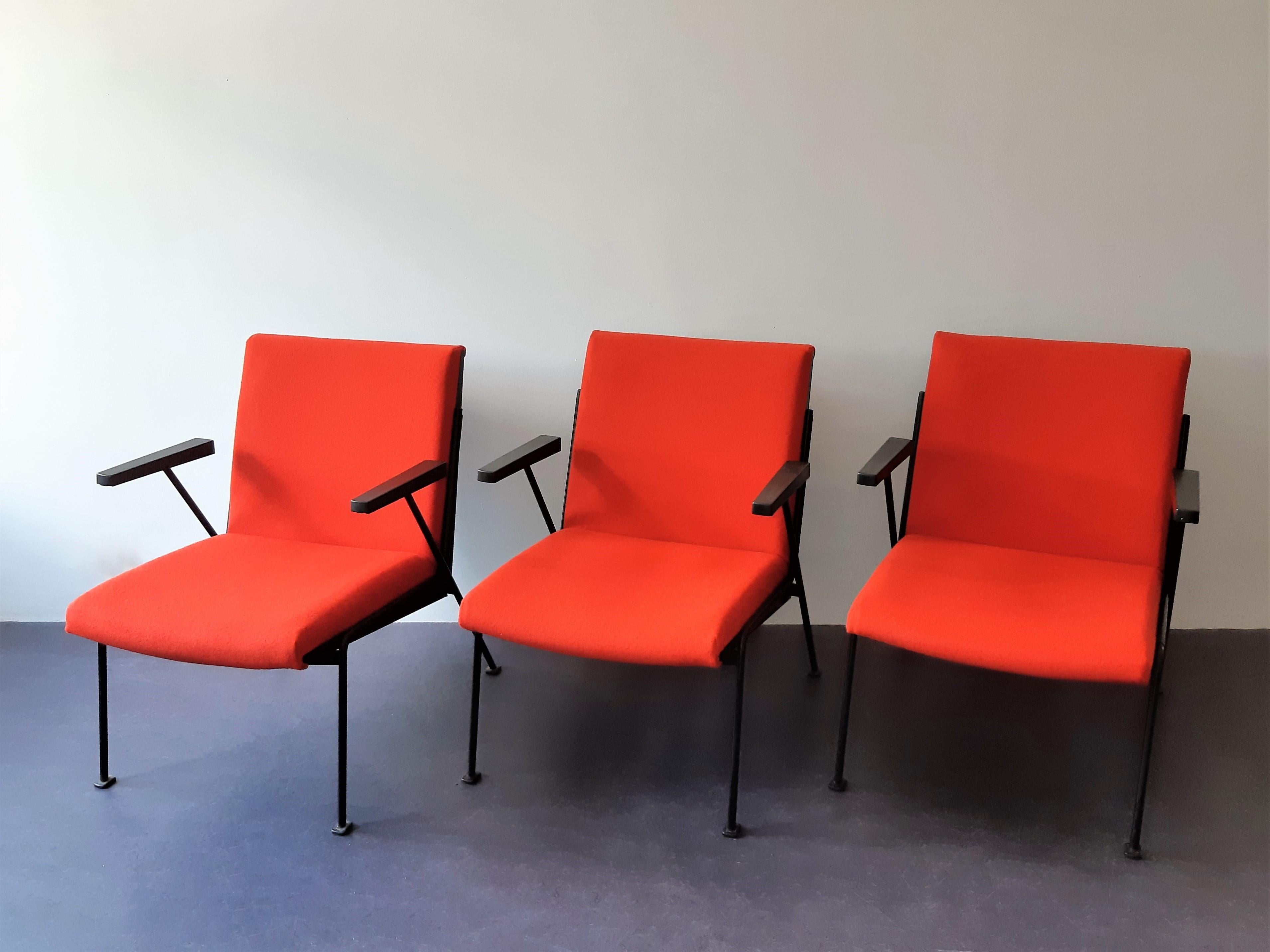 Red 'Oase' Lounge Chair with Armrests by Wim Rietveld for Ahrend, 3 Available In Good Condition For Sale In Steenwijk, NL