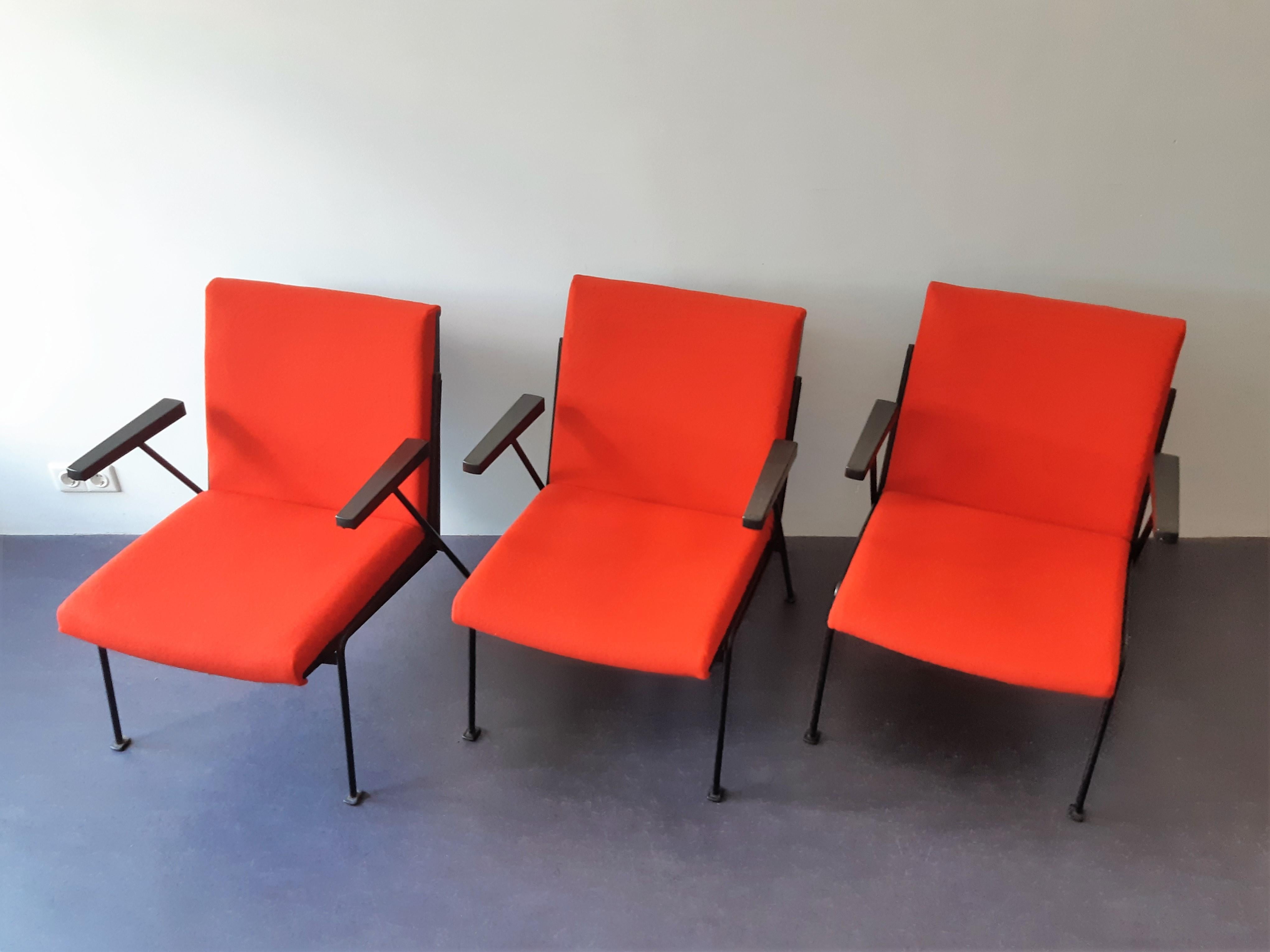 Roter Loungesessel „Oase“ mit Armlehnen von Wim Rietveld für Ahrend, 3 verfügbar (Mitte des 20. Jahrhunderts) im Angebot