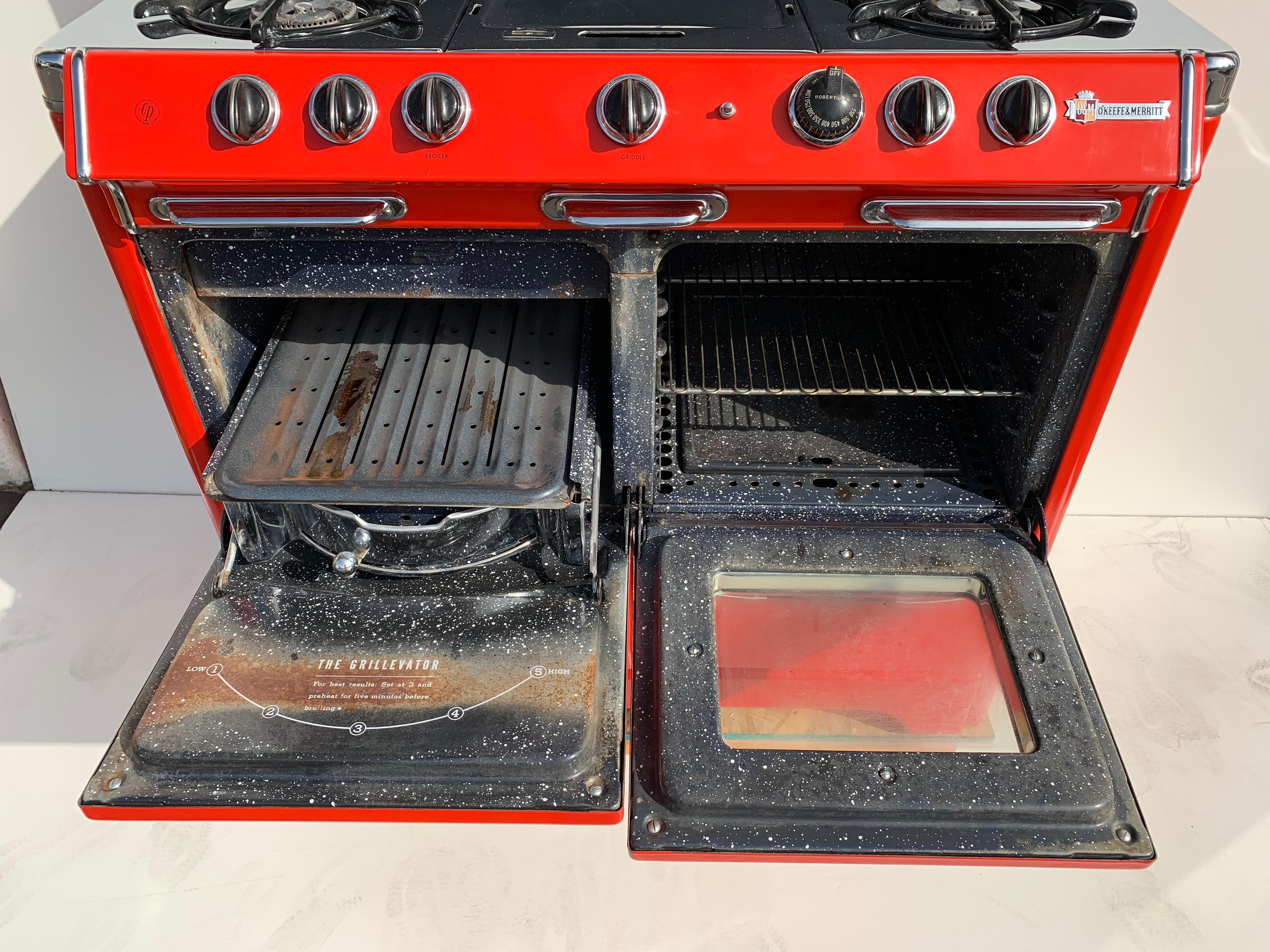 American Red O'Keefe & Merritt Stove, 1948 For Sale
