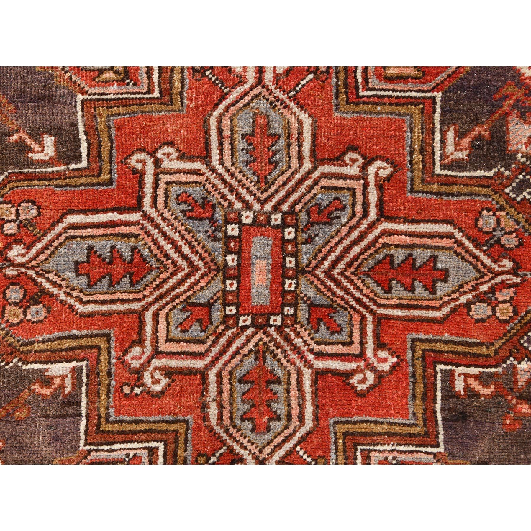 Roter, böhmischer, persischer Heriz-Teppich aus Wolle, handgeknüpft, rustikaler Gefühl im Angebot 2