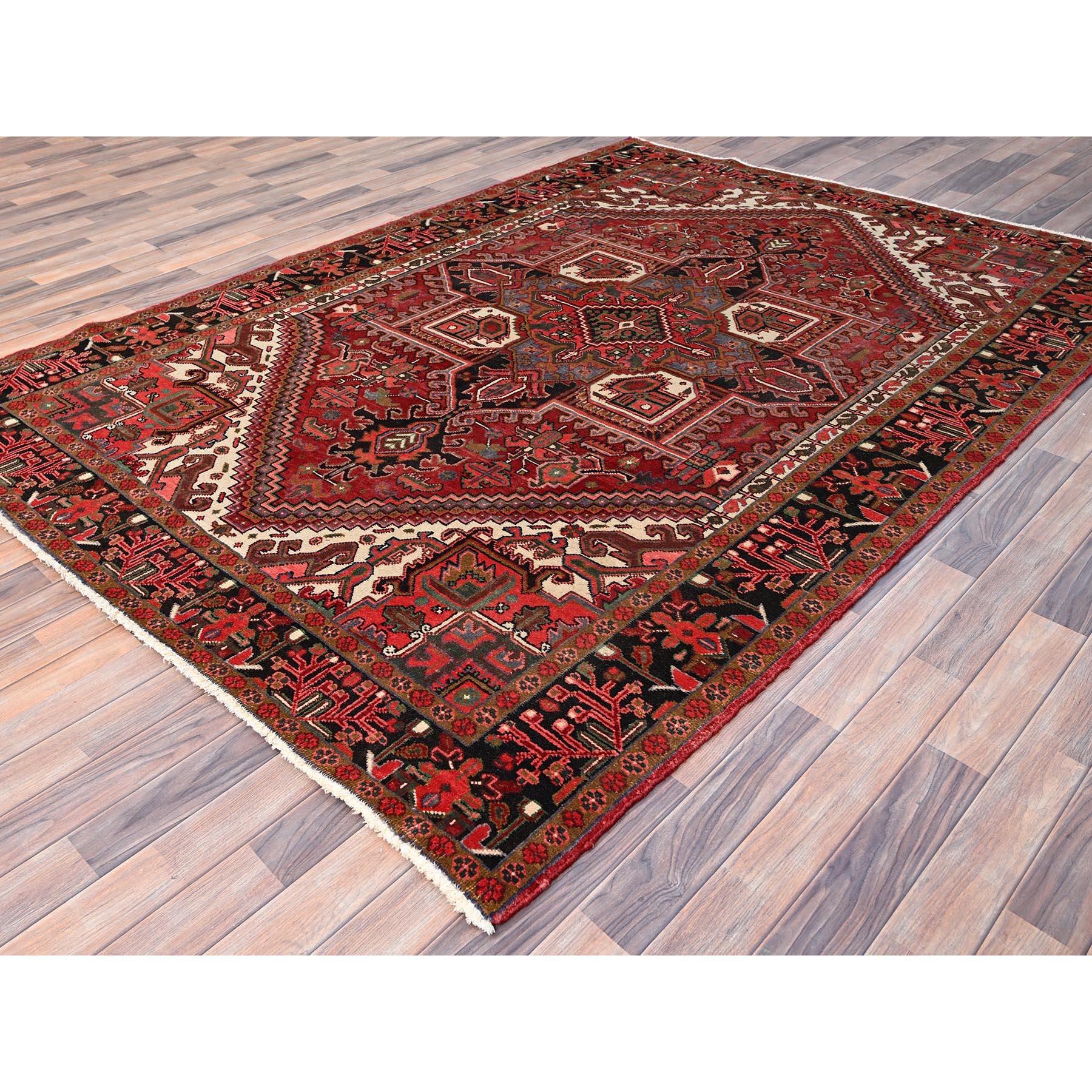 Red Old Persian Heriz Hand knotted Abrash Central Medallion Pure Wool Clean Rug In Excellent Condition For Sale In Carlstadt, NJ