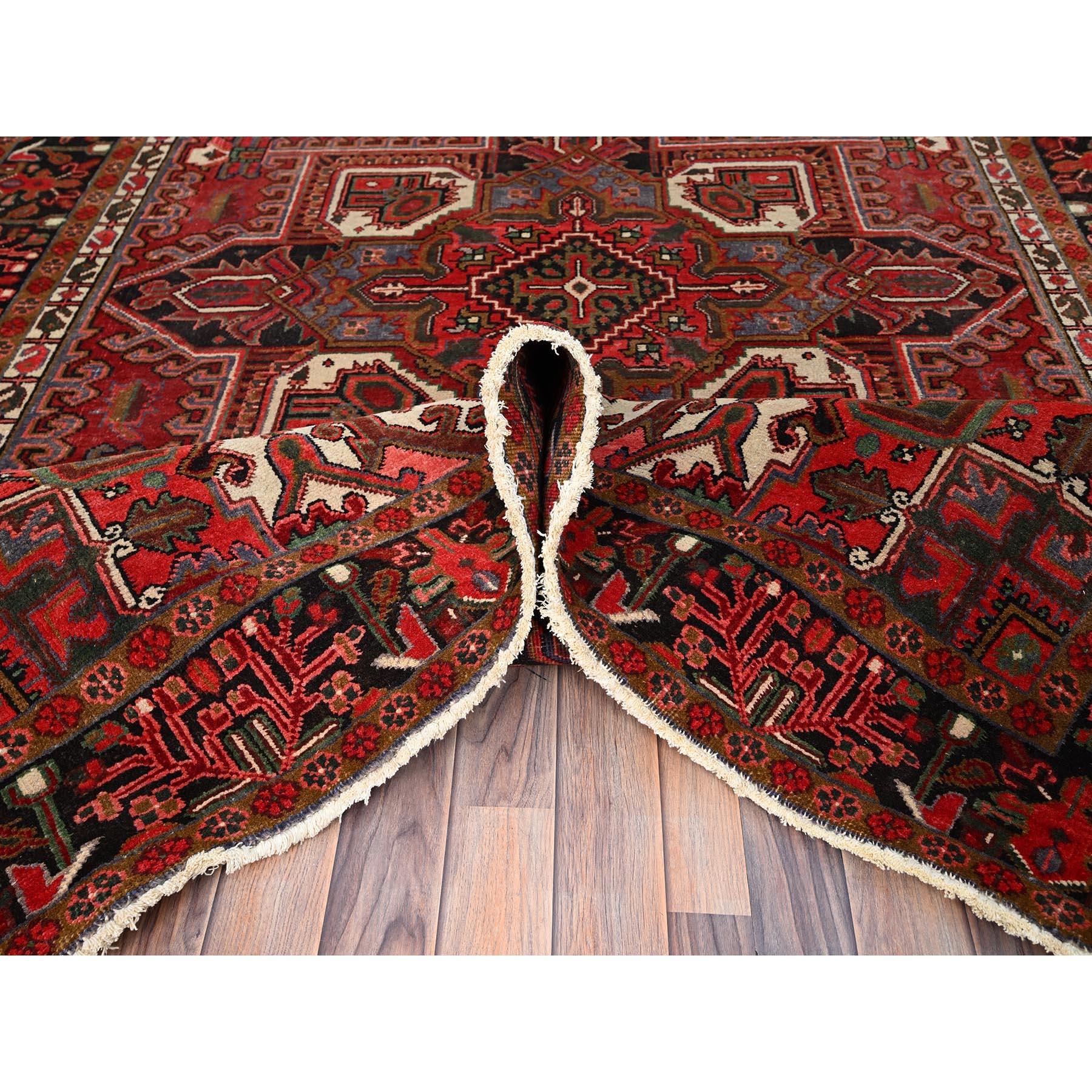 Red Old Persian Heriz Hand knotted Abrash Central Medallion Pure Wool Clean Rug For Sale 1
