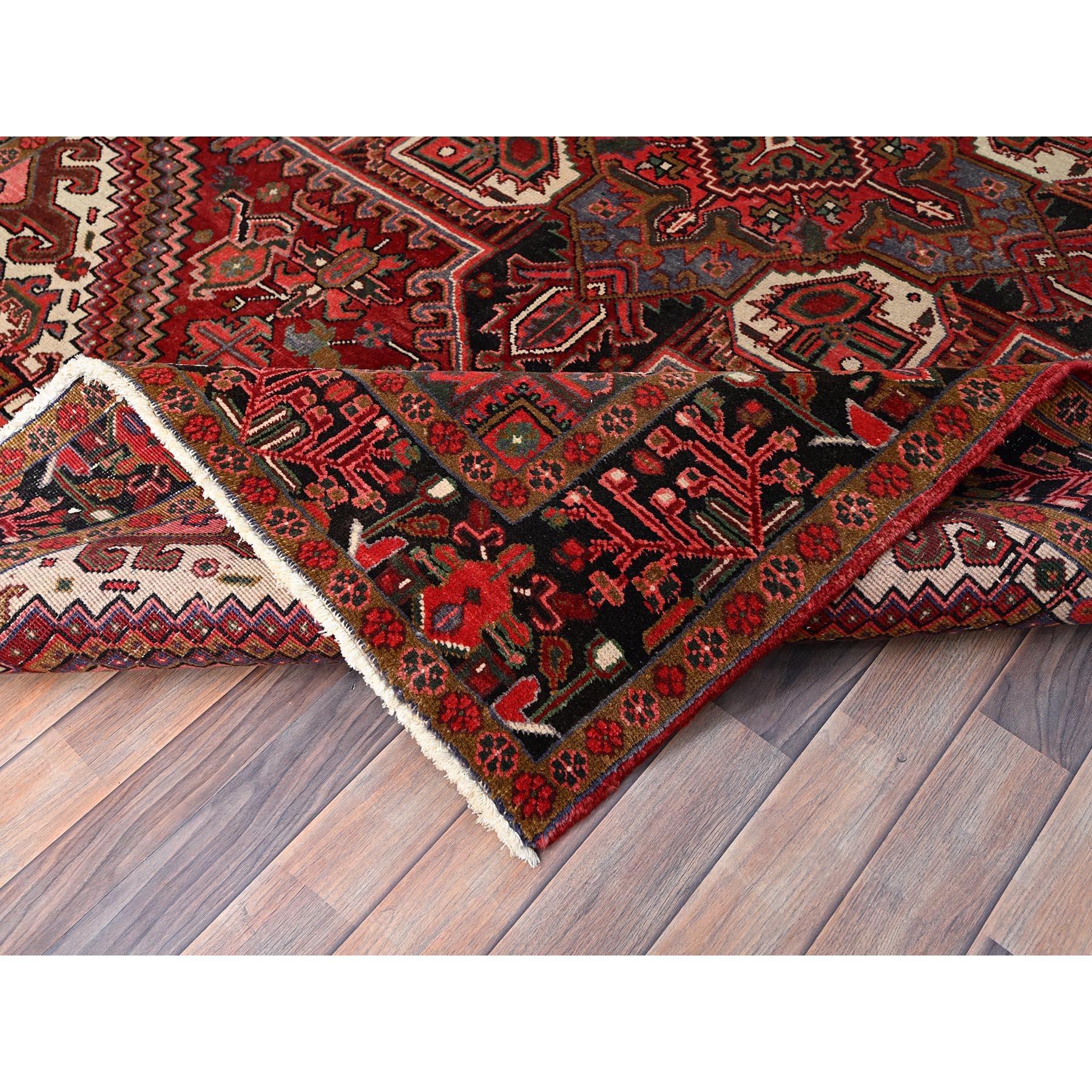 Red Old Persian Heriz Hand knotted Abrash Central Medallion Pure Wool Clean Rug For Sale 2