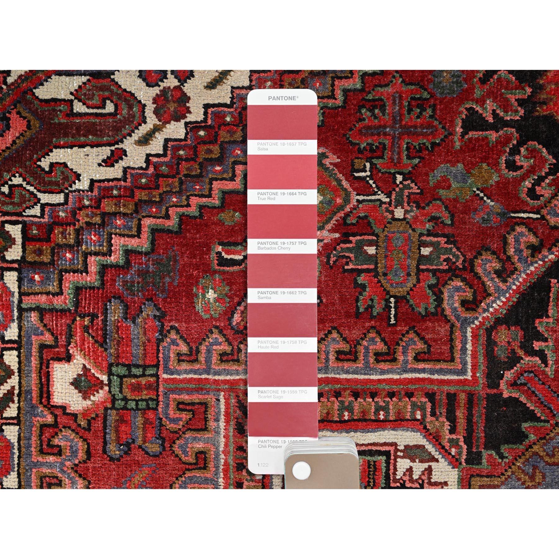 Red Old Persian Heriz Hand knotted Abrash Central Medallion Pure Wool Clean Rug For Sale 3