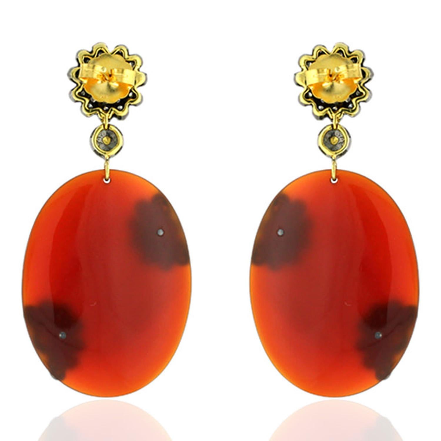 Cool and classy looking this Red Onyx Slice earring with diamond flower motif in silver with gold push and post is perfect for any occasion.

Closure: Push Post

18k: 2.88gms
Diamond: 2.13cts
ONYX RED: 75.6Cts