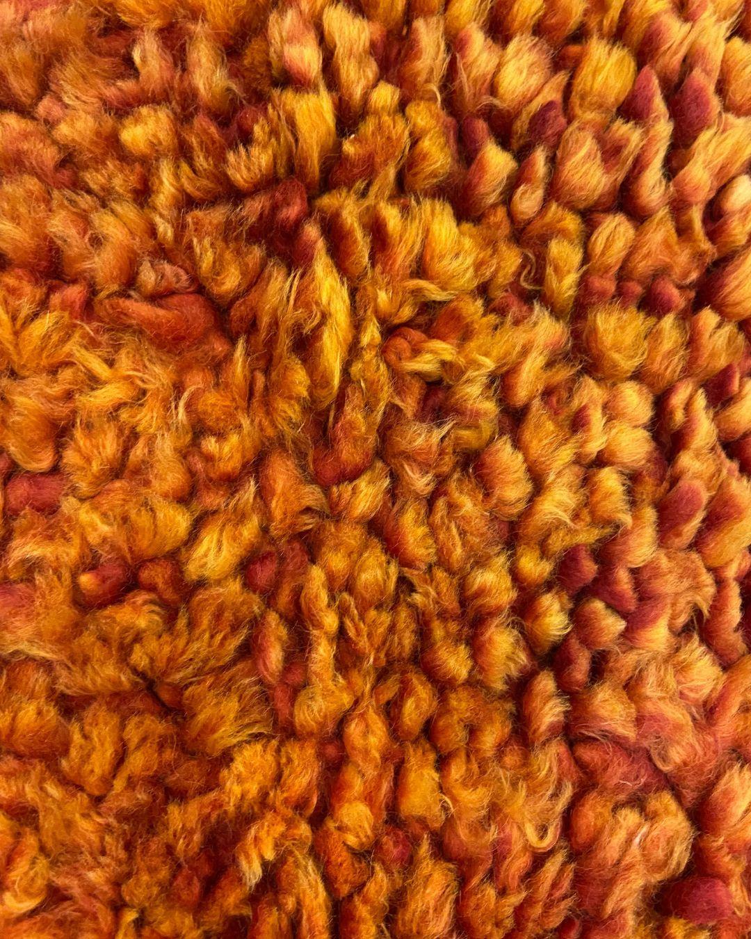 Alfombra Shag Anudada a Mano de Lana Roja, Naranja y Amarilla, 3' x 5' en venta 1