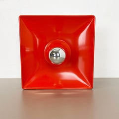 Applique minimalista Pop Art in metallo rosso-arancio di Sölken Lights, Germania, anni '70