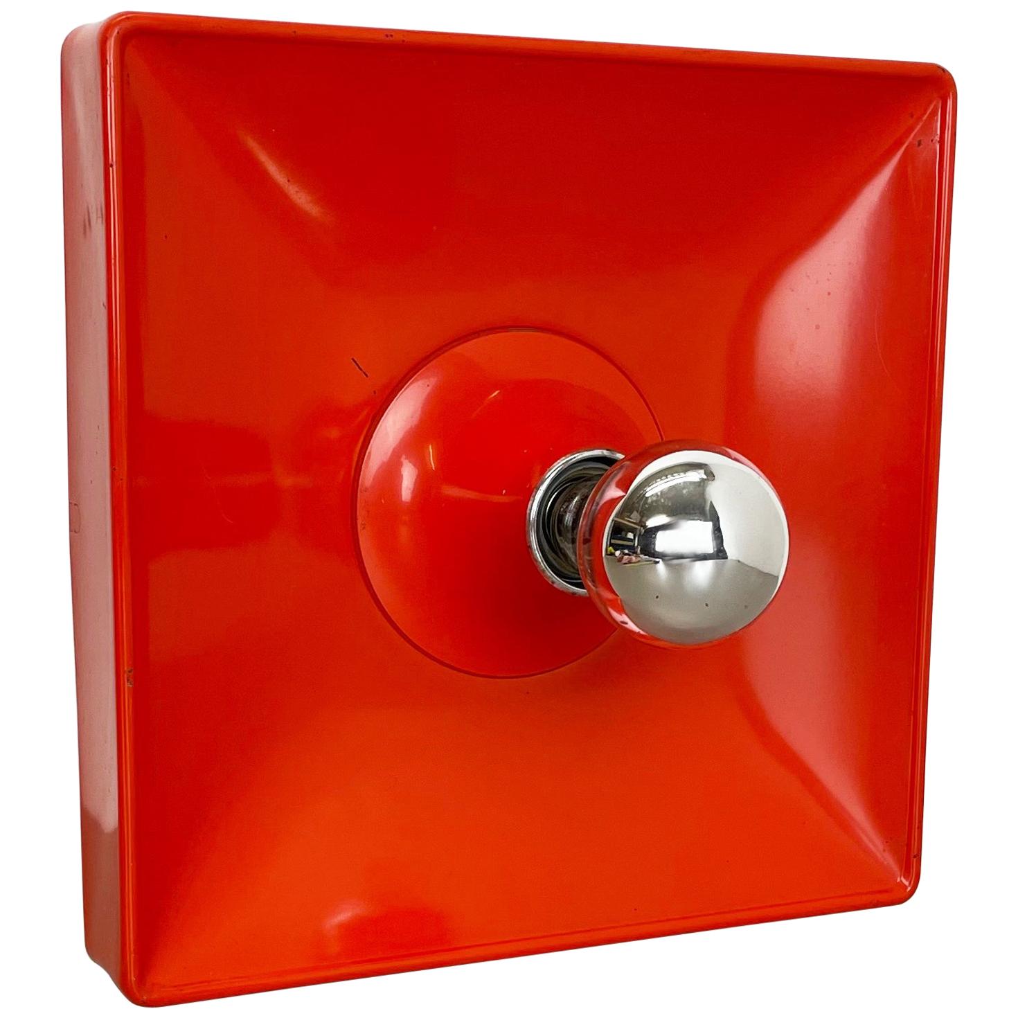 Rot-orangefarbene minimalistische Pop Art Metal Wandleuchte von Sölken Lights, Deutschland, 1970er