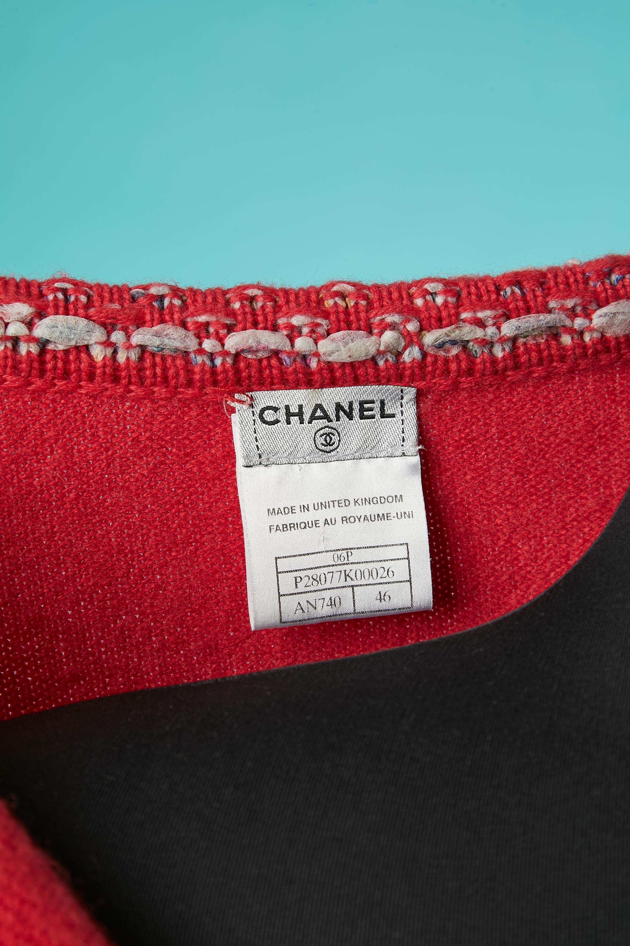 Rote-orangefarbene Kaschmirstrickjacke mit Markenknöpfen Chanel  im Angebot 3