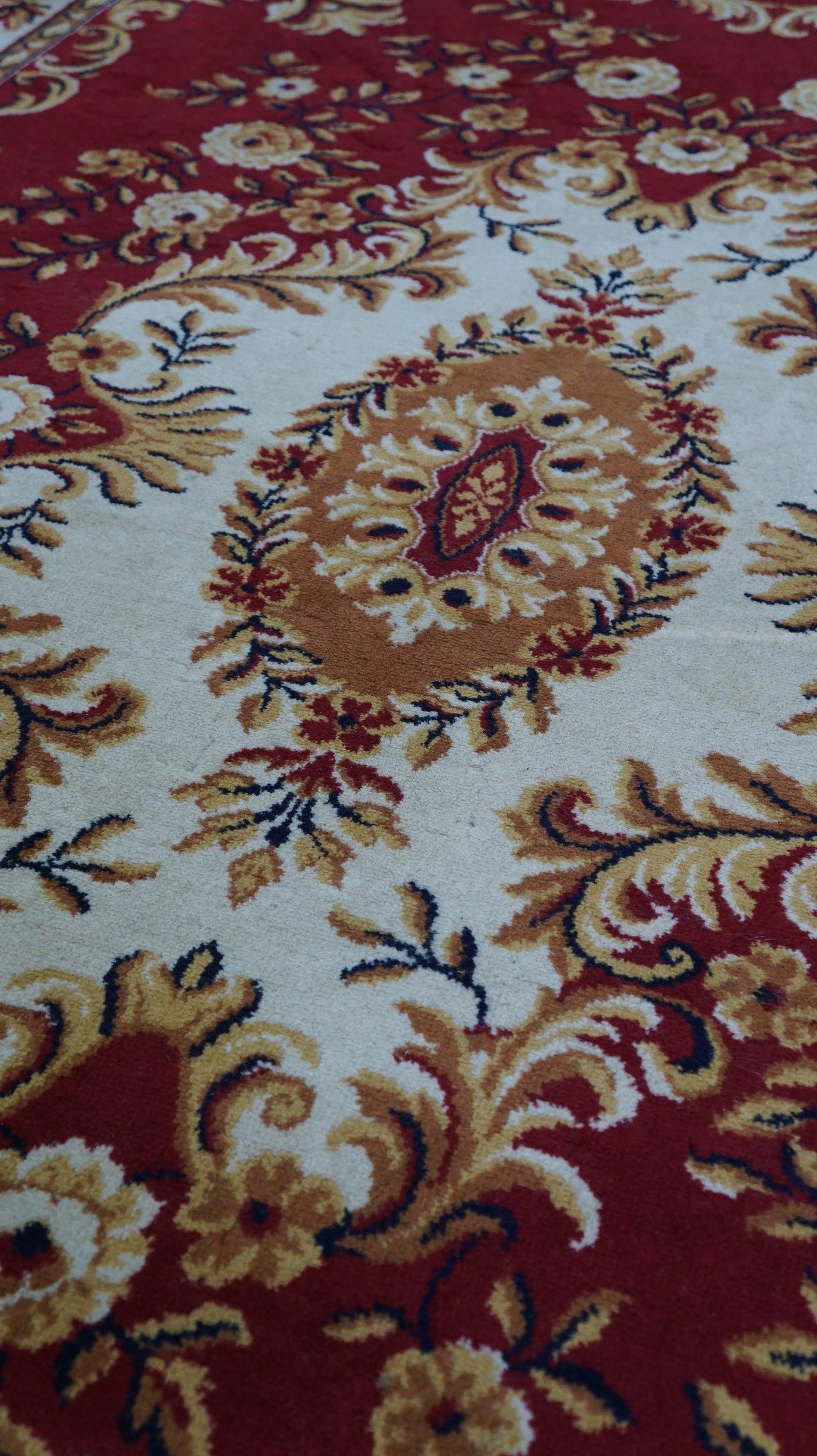 Wool Red oriental wool rug with yellow flowers 285x200cm For Sale