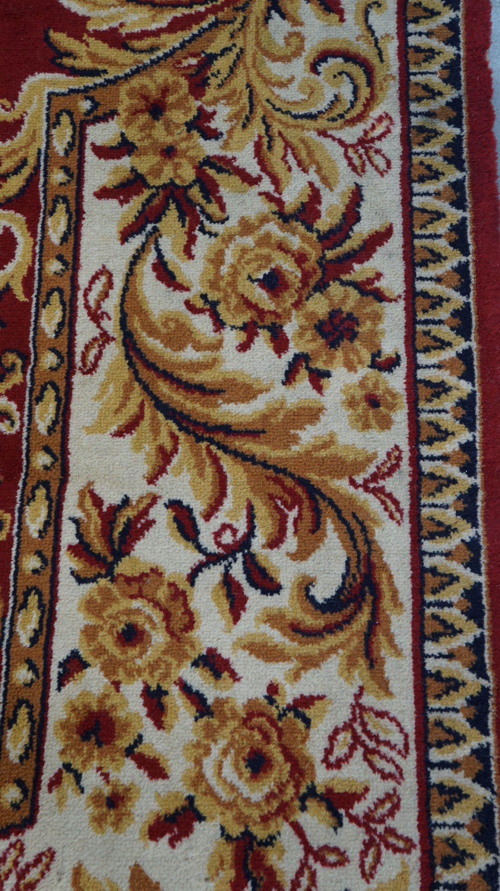 Red oriental wool rug with yellow flowers 285x200cm For Sale 1