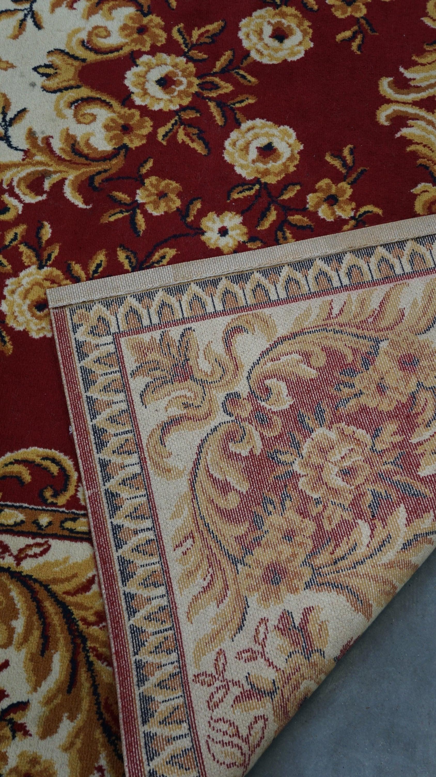 Red oriental wool rug with yellow flowers 285x200cm For Sale 2