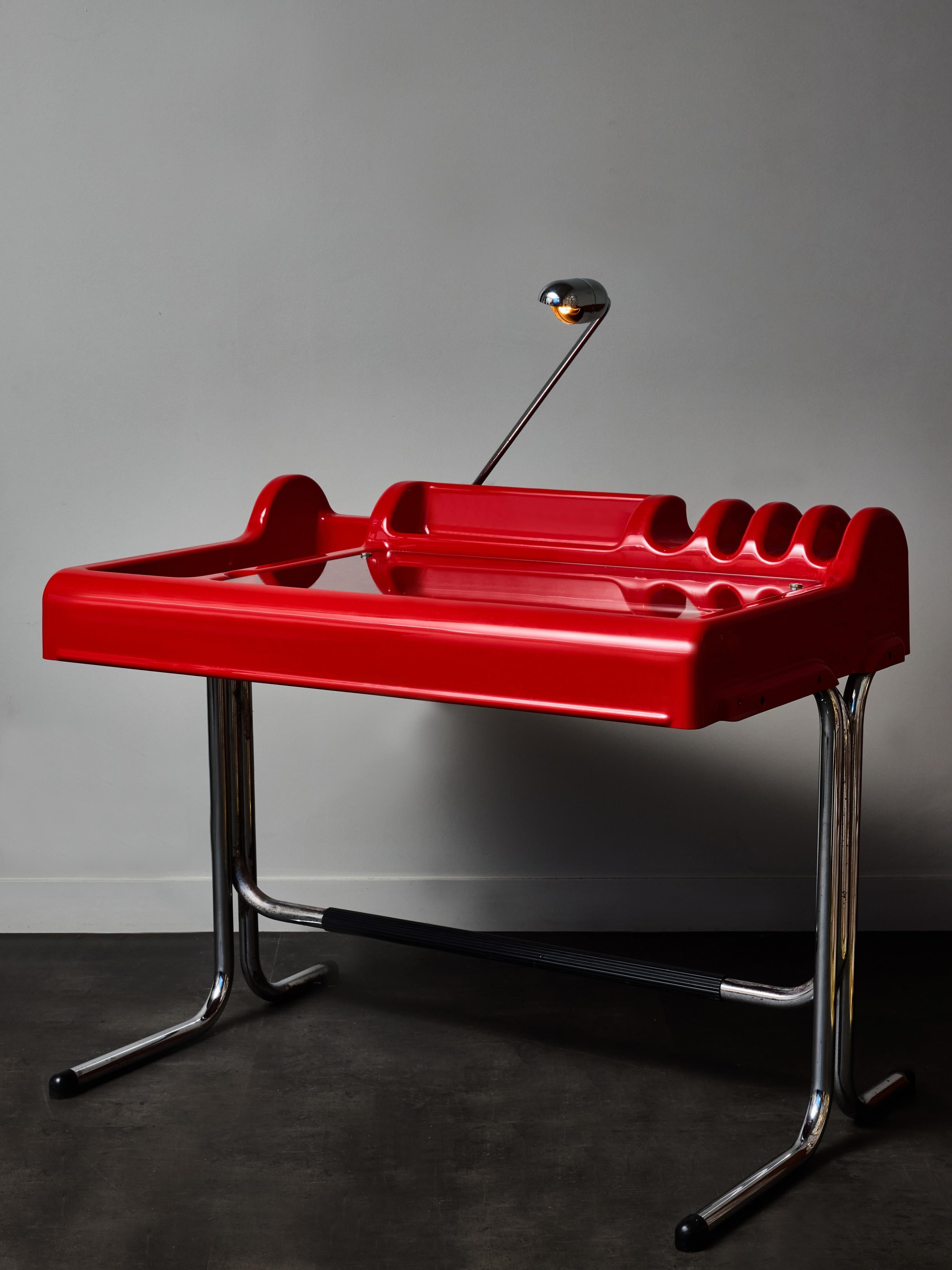 Mid-Century Modern Red Orix Desk by Vittorio Parigi and Nani Prina for Molteni For Sale