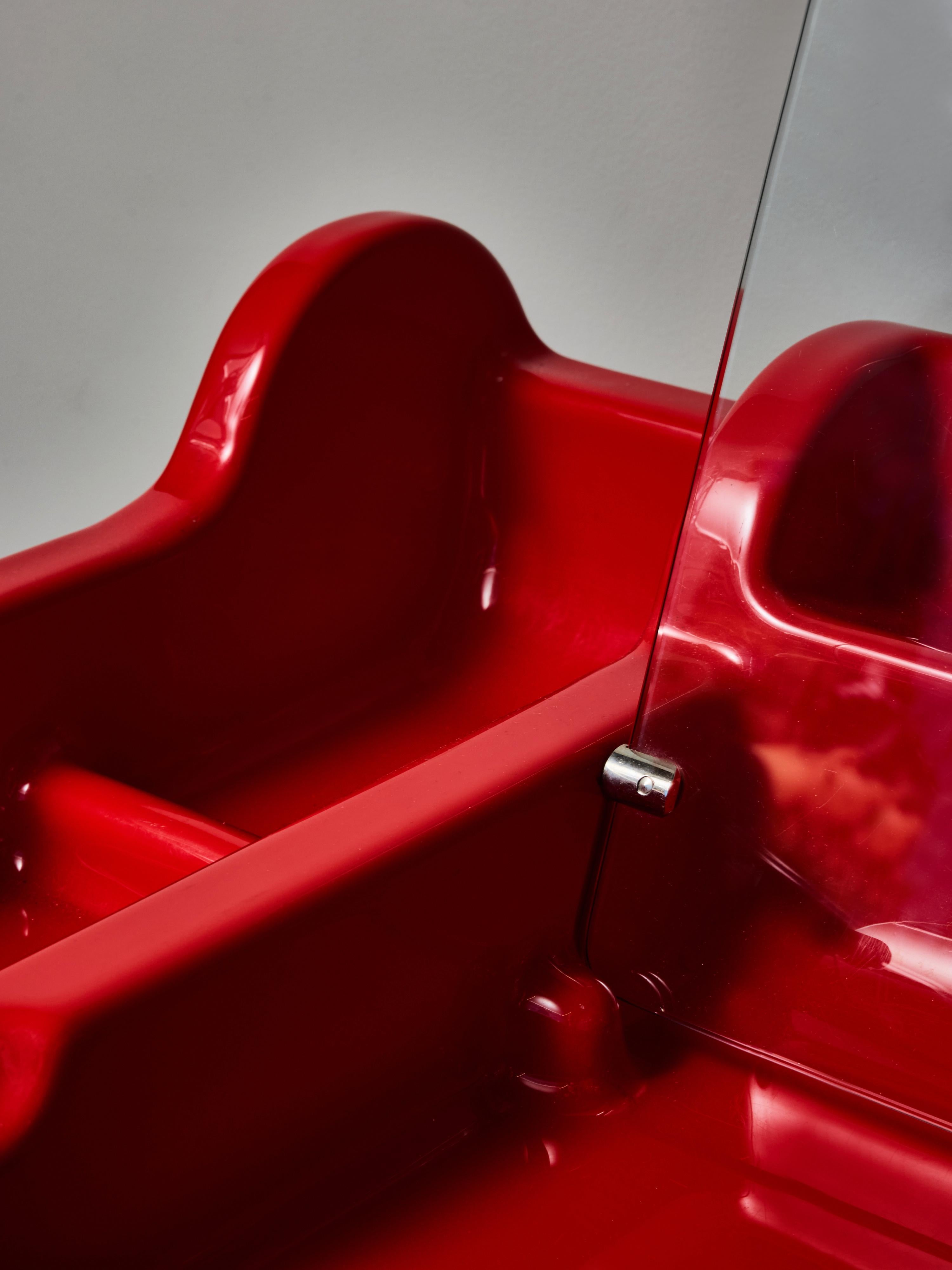 Late 20th Century Red Orix Desk by Vittorio Parigi and Nani Prina for Molteni For Sale