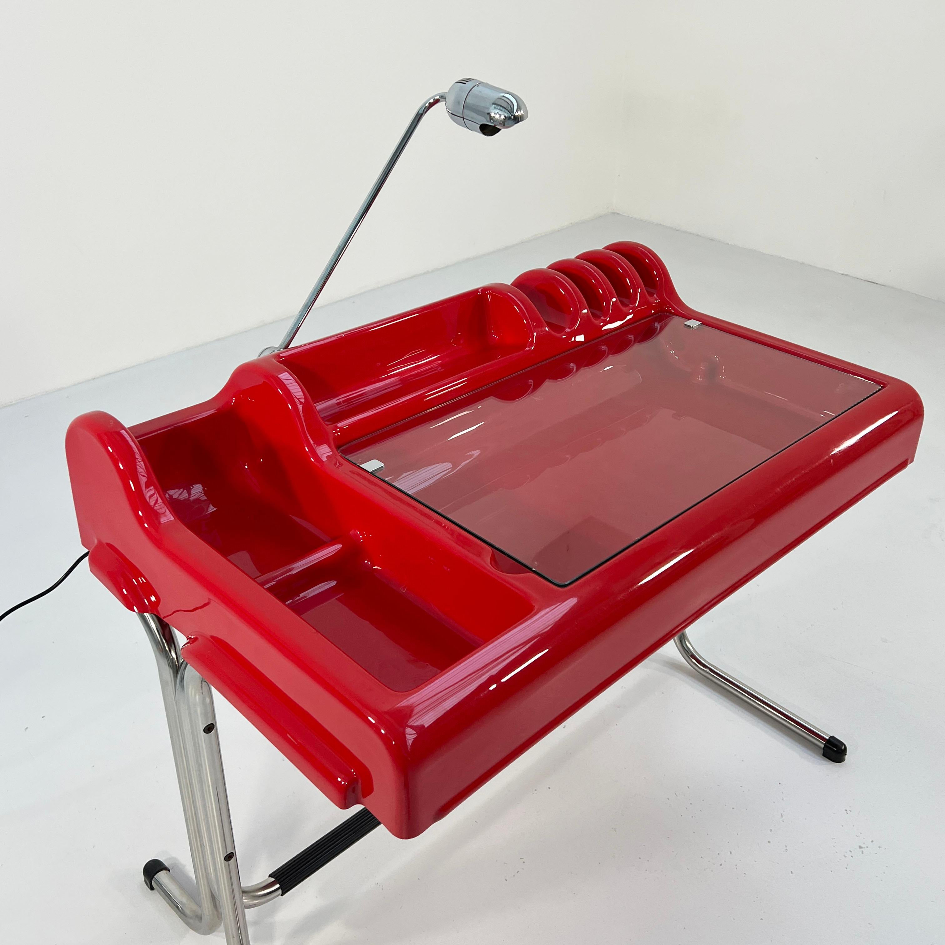 Roter Orix-Schreibtisch von Vittorio Parigi & Nani Prina für Molteni, 1970er Jahre im Zustand „Gut“ in Ixelles, Bruxelles