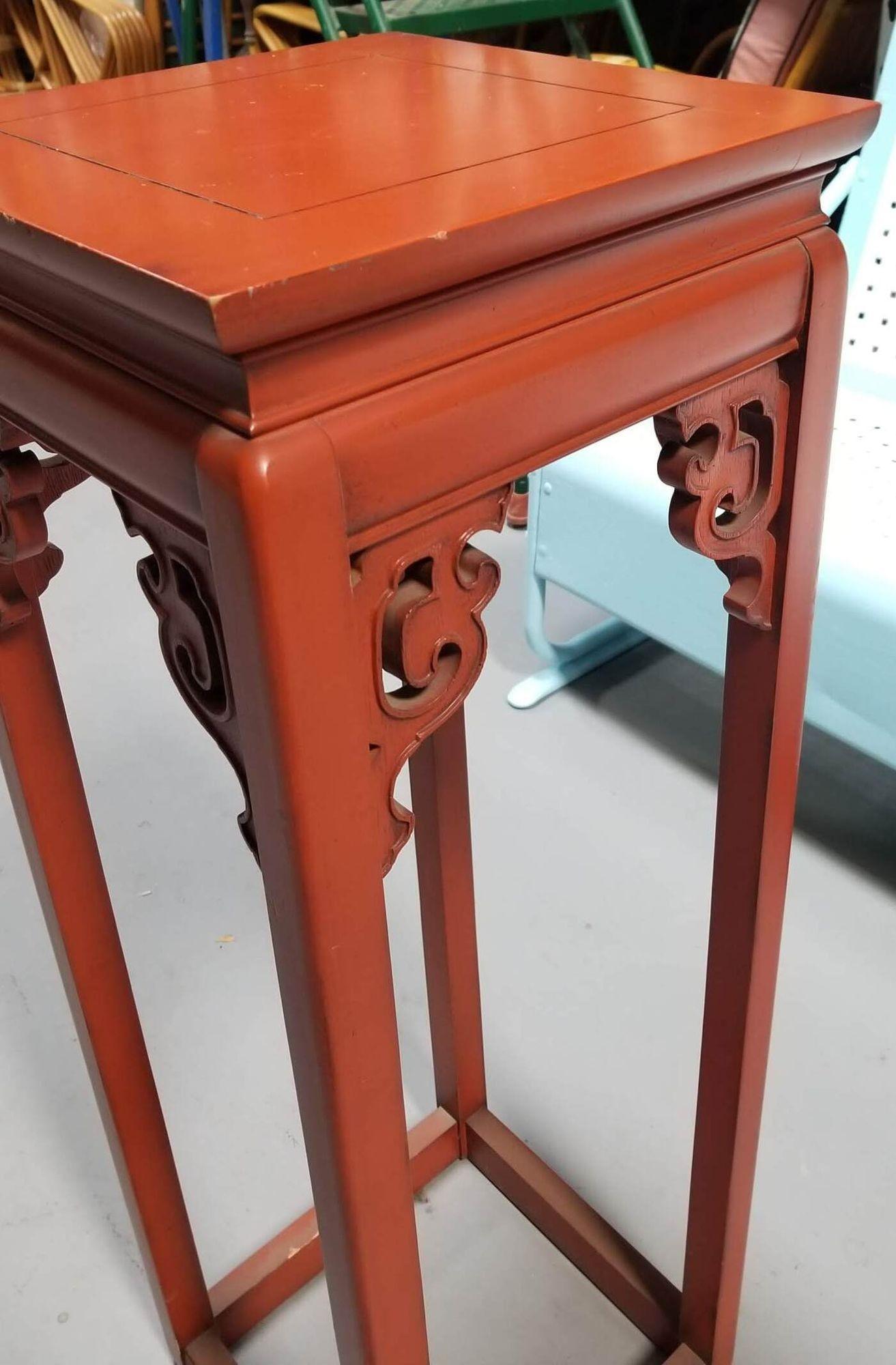 Red Ornate Pedestal Table in the Style Ming/Quing Style In Excellent Condition For Sale In Van Nuys, CA