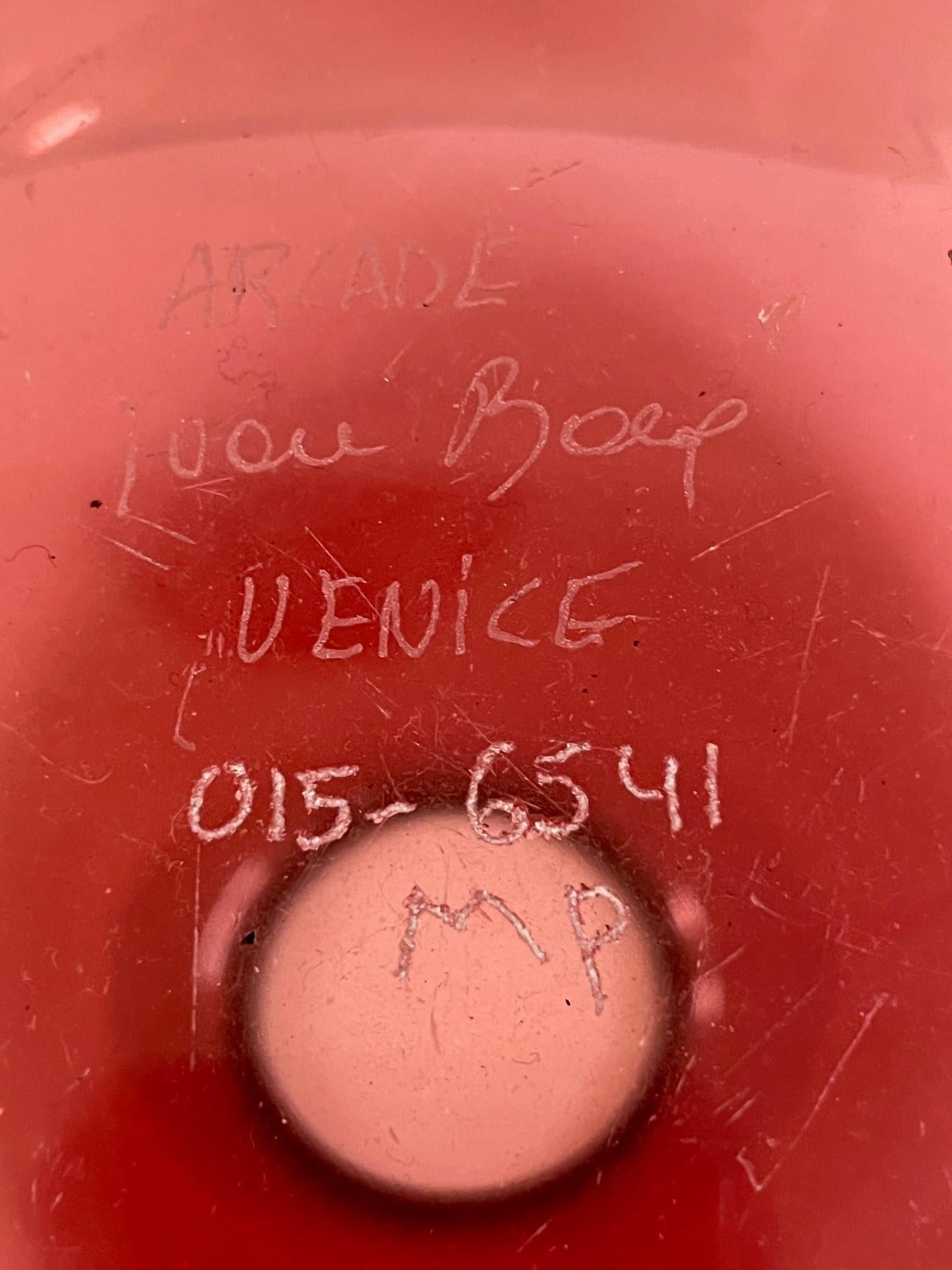 Vintage Rotes ovales mundgeblasenes Glasgefäß signiert vom Künstler Ivan Baj  im Zustand „Gut“ im Angebot in Los Angeles, CA