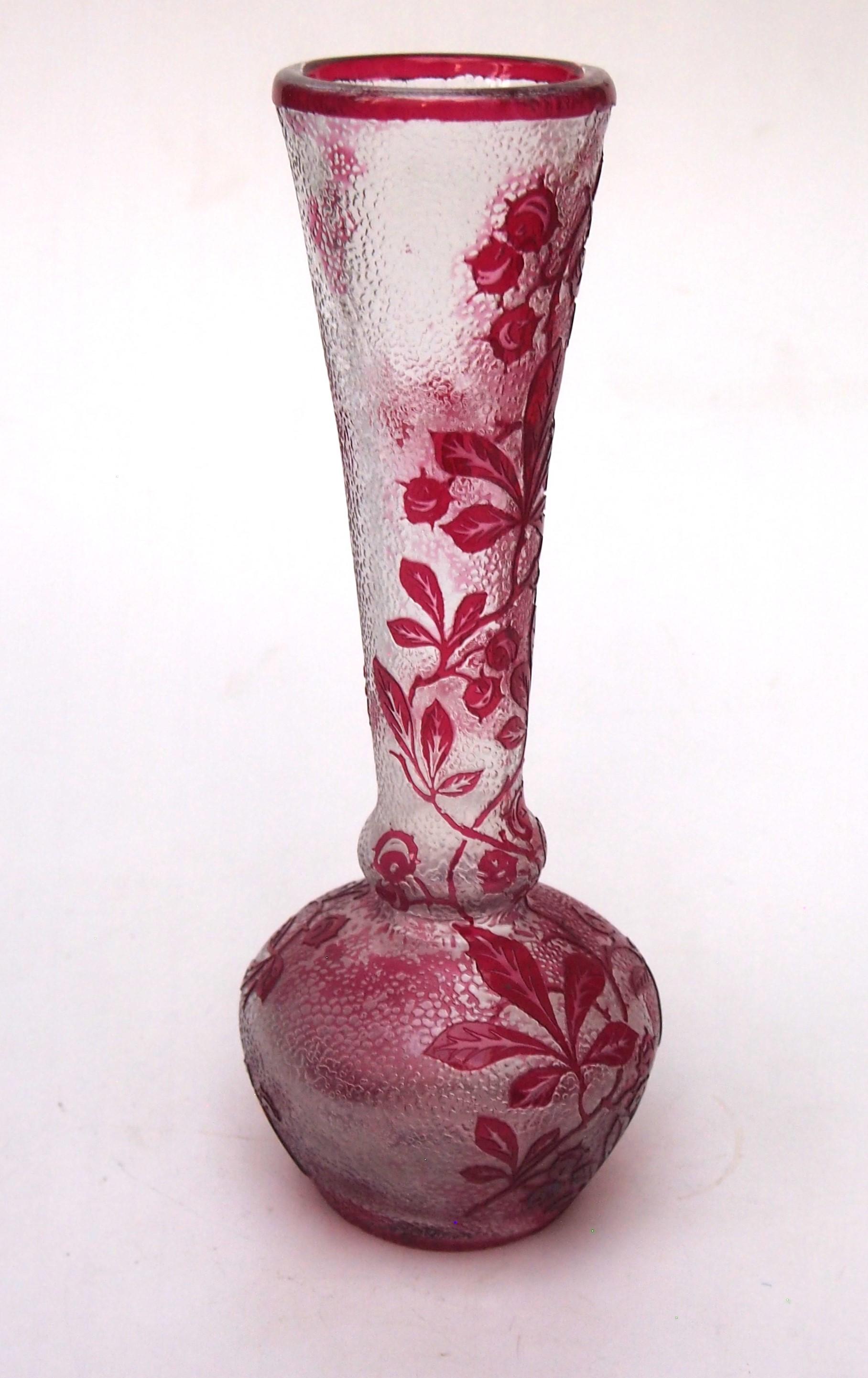 Art Nouveau Red over clear Baccarat Cameo Crystal Glass Vase Decorated with Oak Branches For Sale