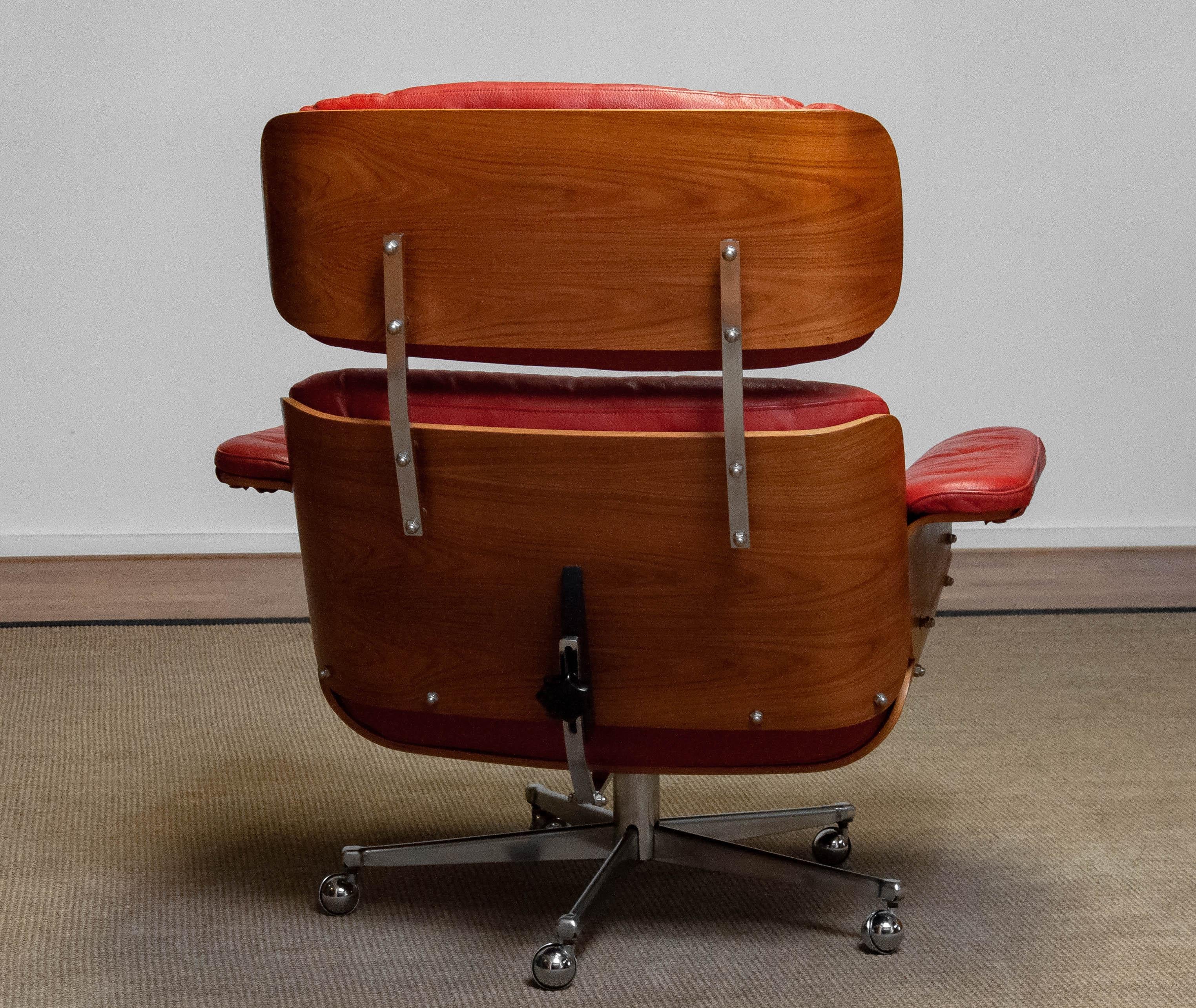Placage Chaise inclinable et pivotante en cuir rouge de Martin Stoll Giroflex, années 1960 en vente