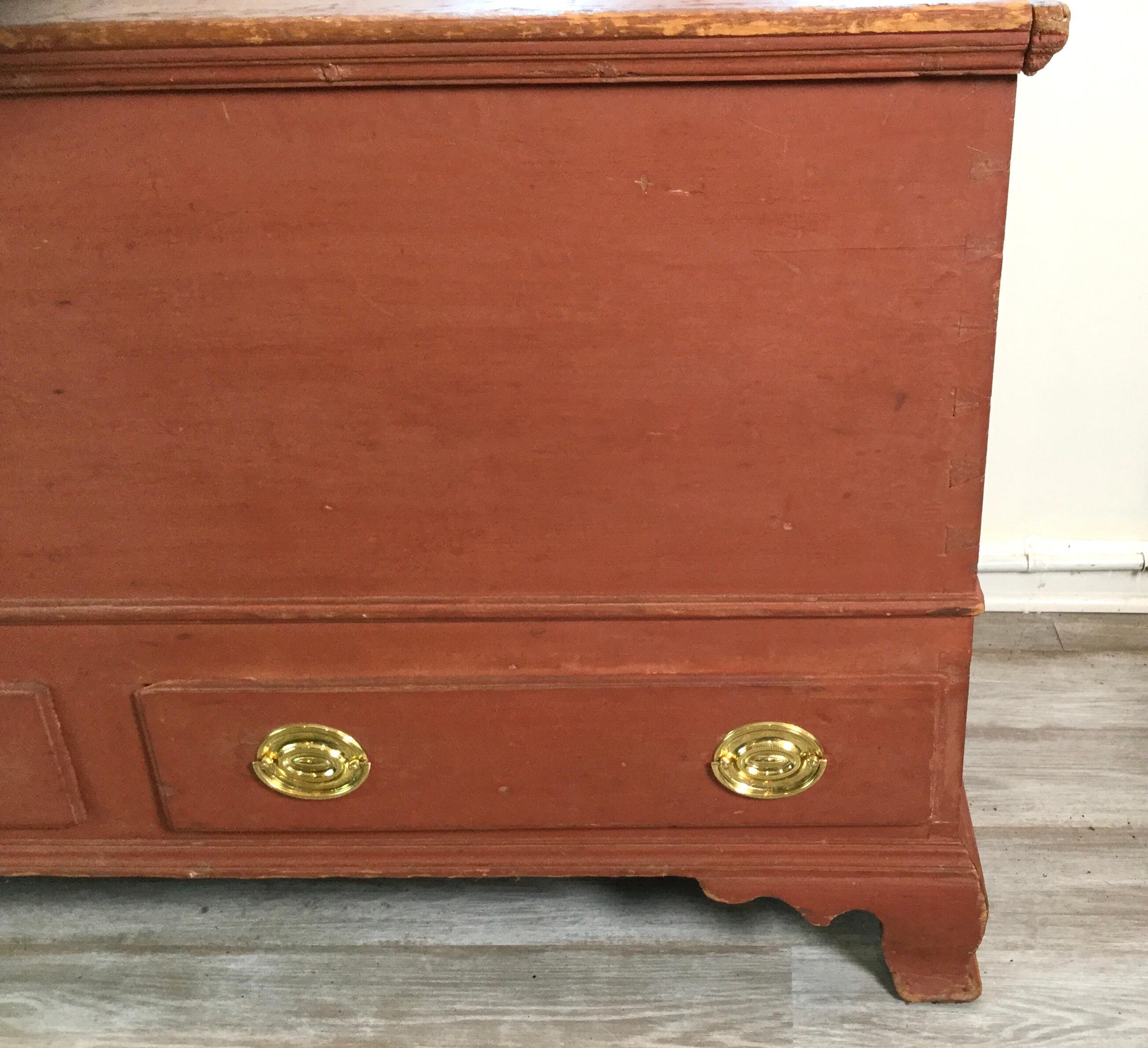 Red Painted Dower Chest, circa 1800 In Good Condition For Sale In Lambertville, NJ