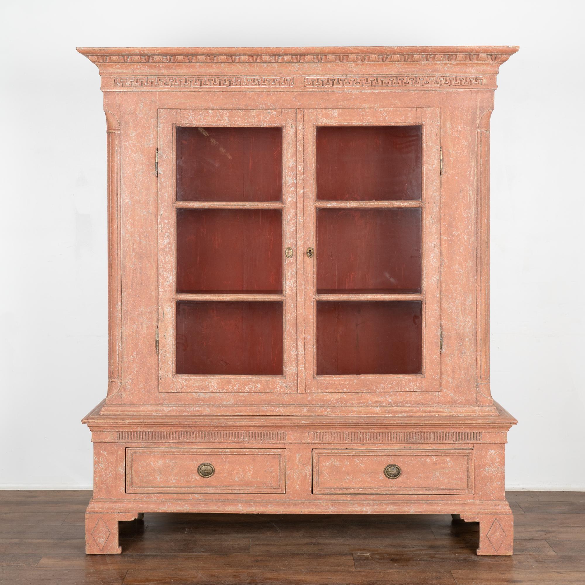 Red Painted Gustavian Bookcase Display Cabinet, Sweden circa 1790-1820 In Good Condition For Sale In Round Top, TX
