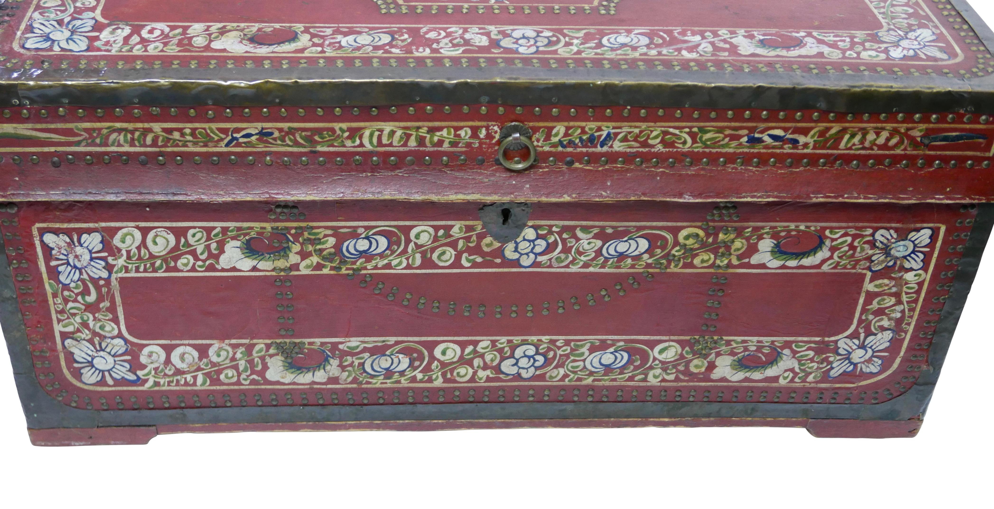 Rote bemalte Camphor-Holztruhe aus Leder, chinesischer Export, 19. Jahrhundert im Angebot 3