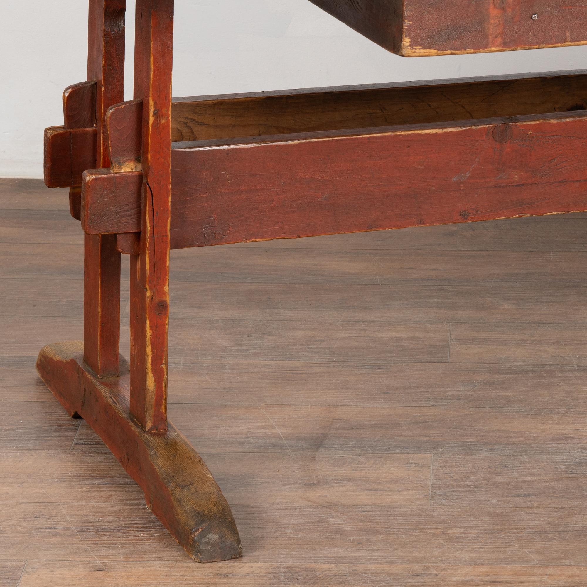 Table de ferme en pin peint en rouge avec tiroir, Suède vers 1820-40 en vente 4