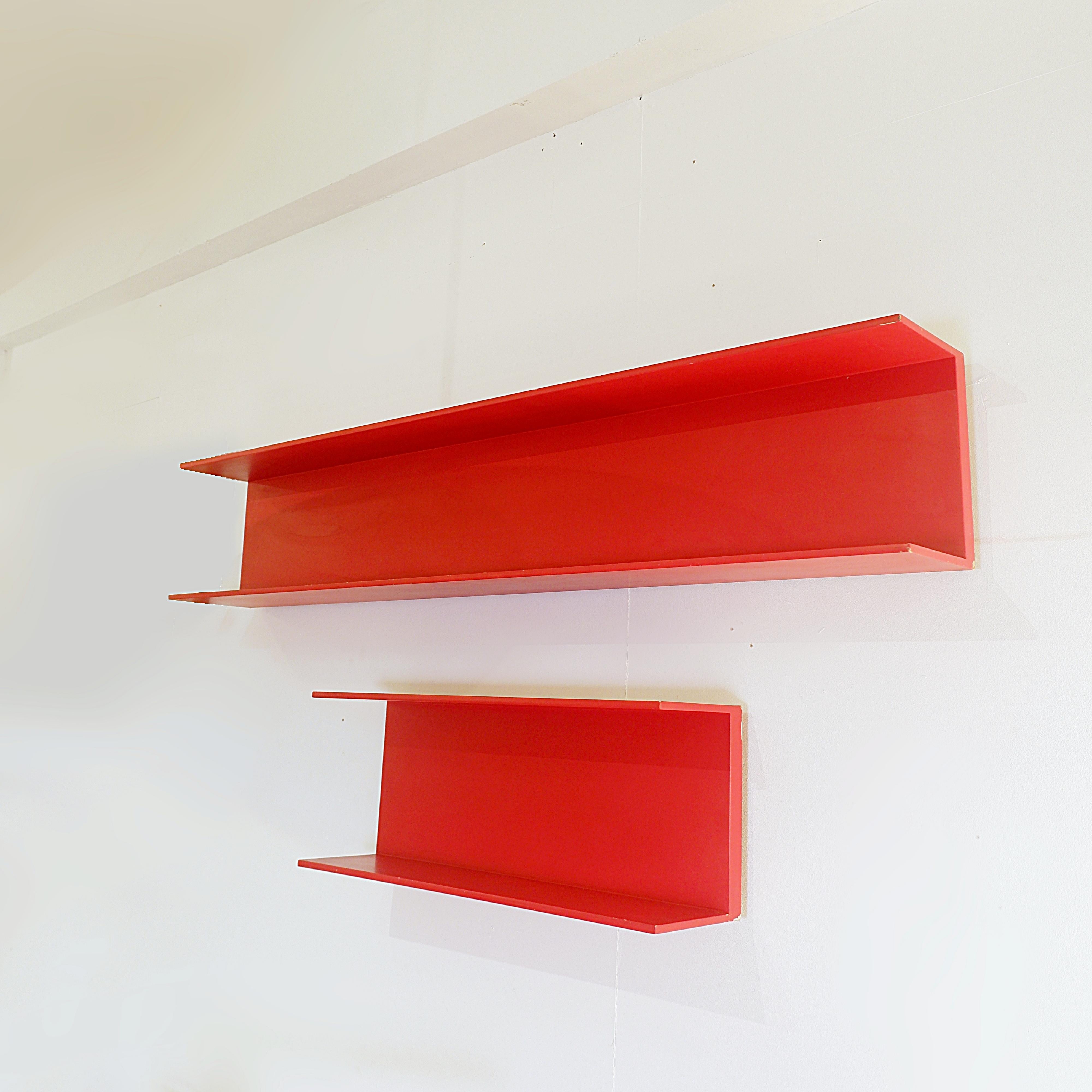 Rot lackierte Holzregale von Walter Wirz für Wilhelm Renz, 1960er Jahre, 2er-Set, Set (Moderne) im Angebot