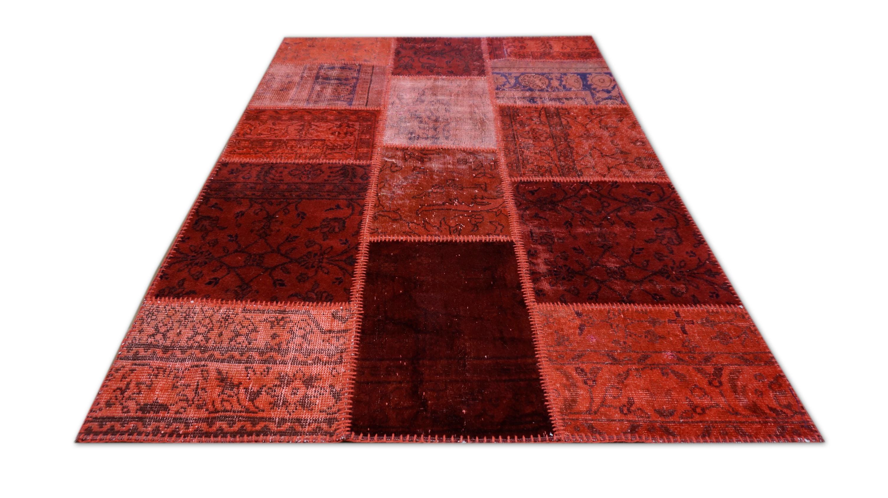 Roter Patchwork-Wollteppich 4'7''x6'8'' um 1960 (Moderne) im Angebot