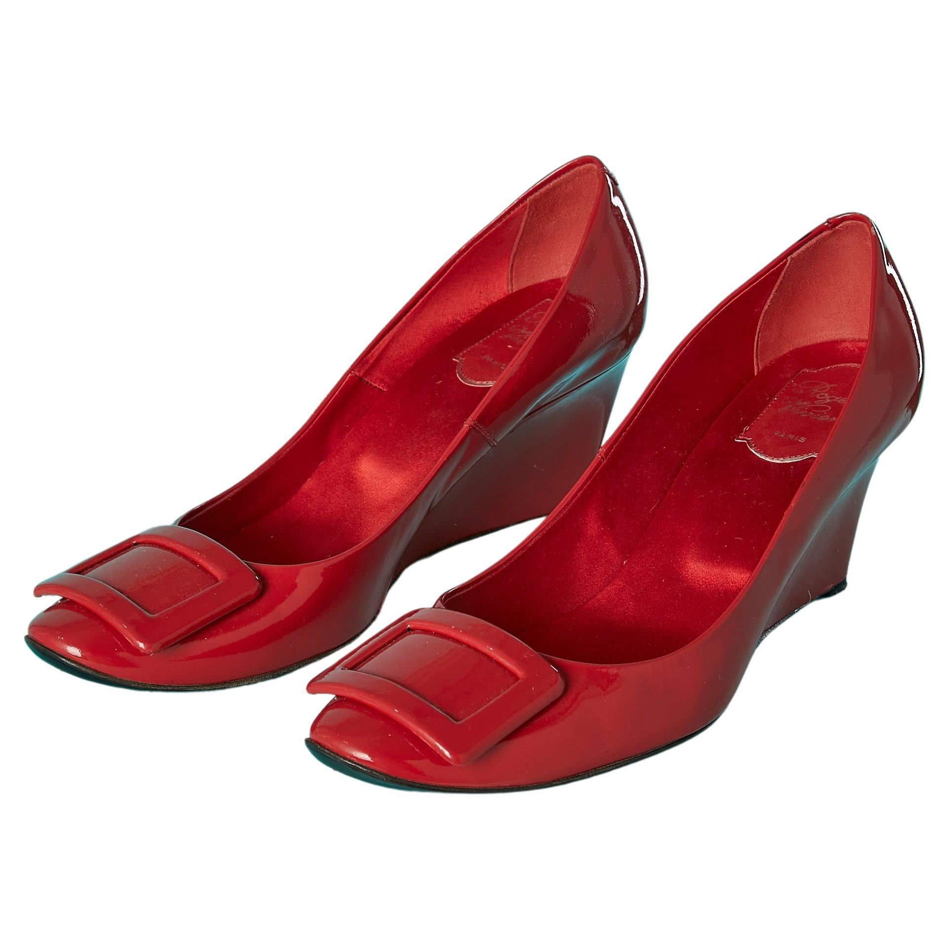Red patent leather wedge pump with red buckle Roger Vivier  For Sale