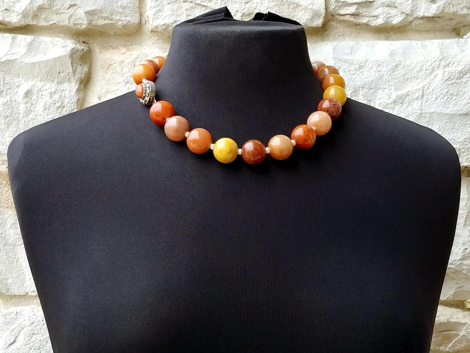 Red Peach Jasper and Freshwater Pearl Necklace In Excellent Condition For Sale In Chesterland, OH
