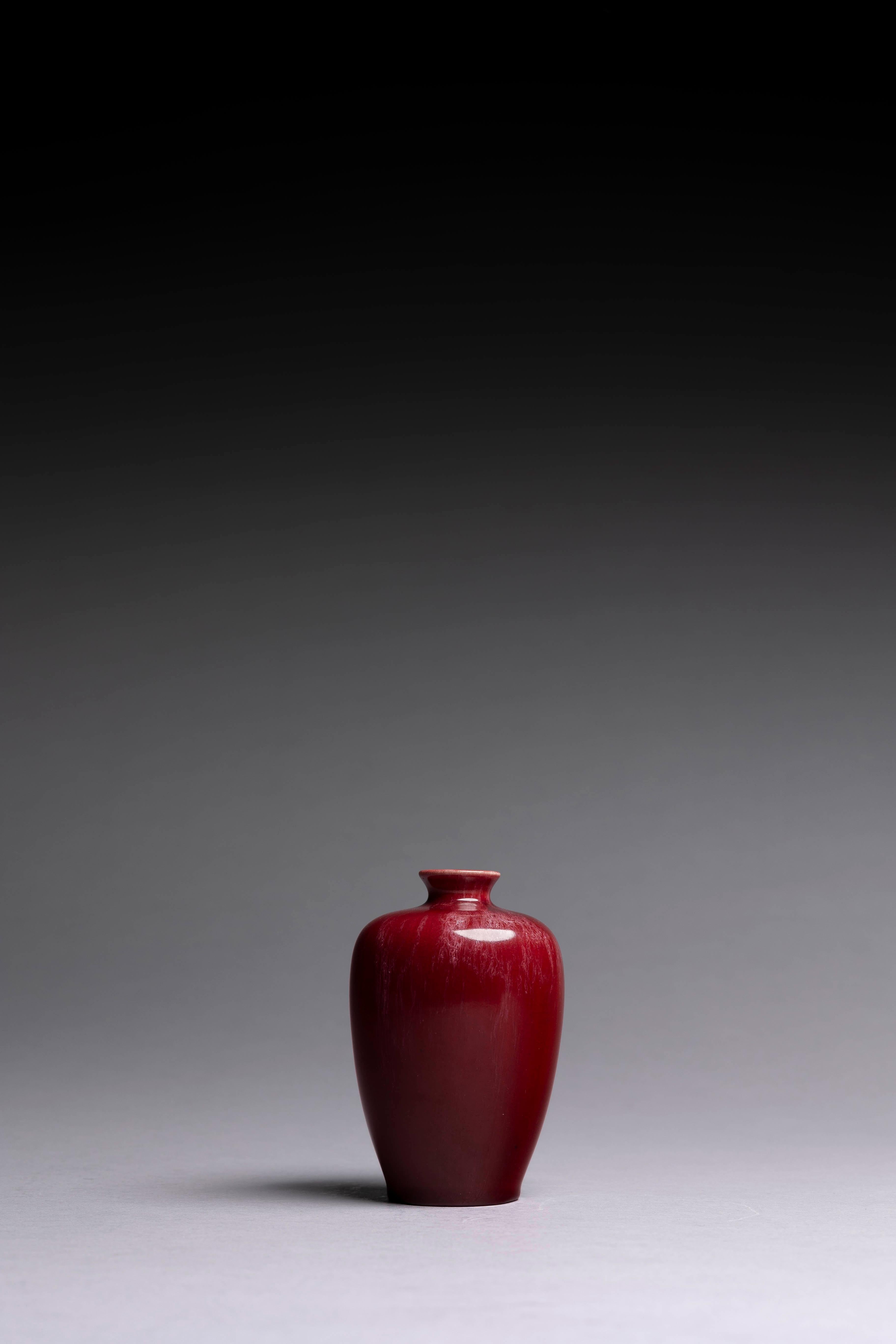 Mouvement esthétique Vase miniature Red Pilkingtons Royal Lancastrian en vente