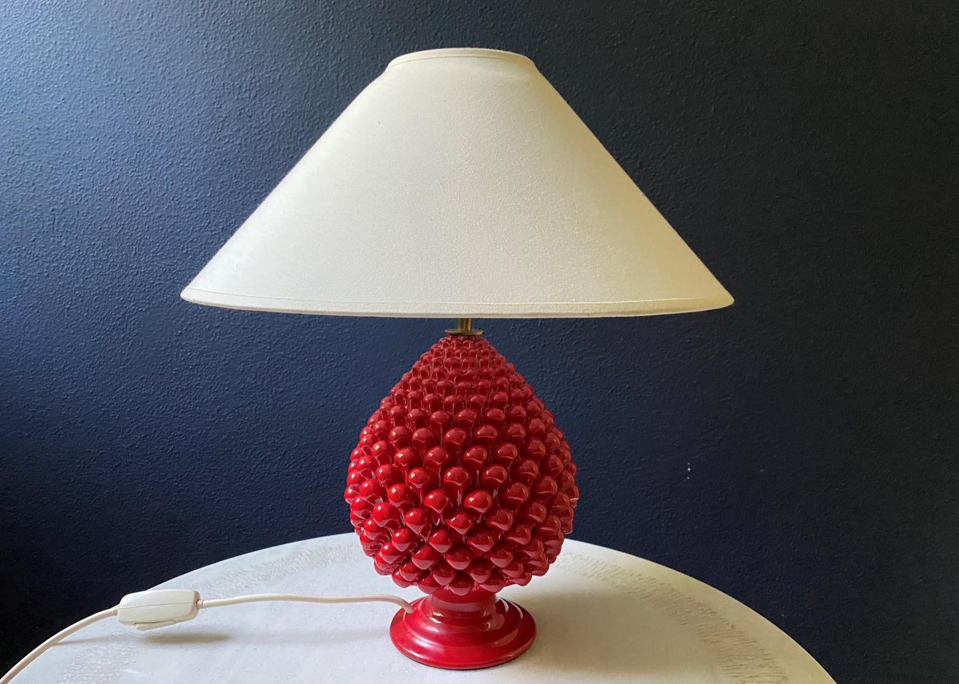 Rote Ananas-/Keramik-Tischlampe, Mid-Century Vintage Firenze Italien 70er Jahre (Italienisch) im Angebot