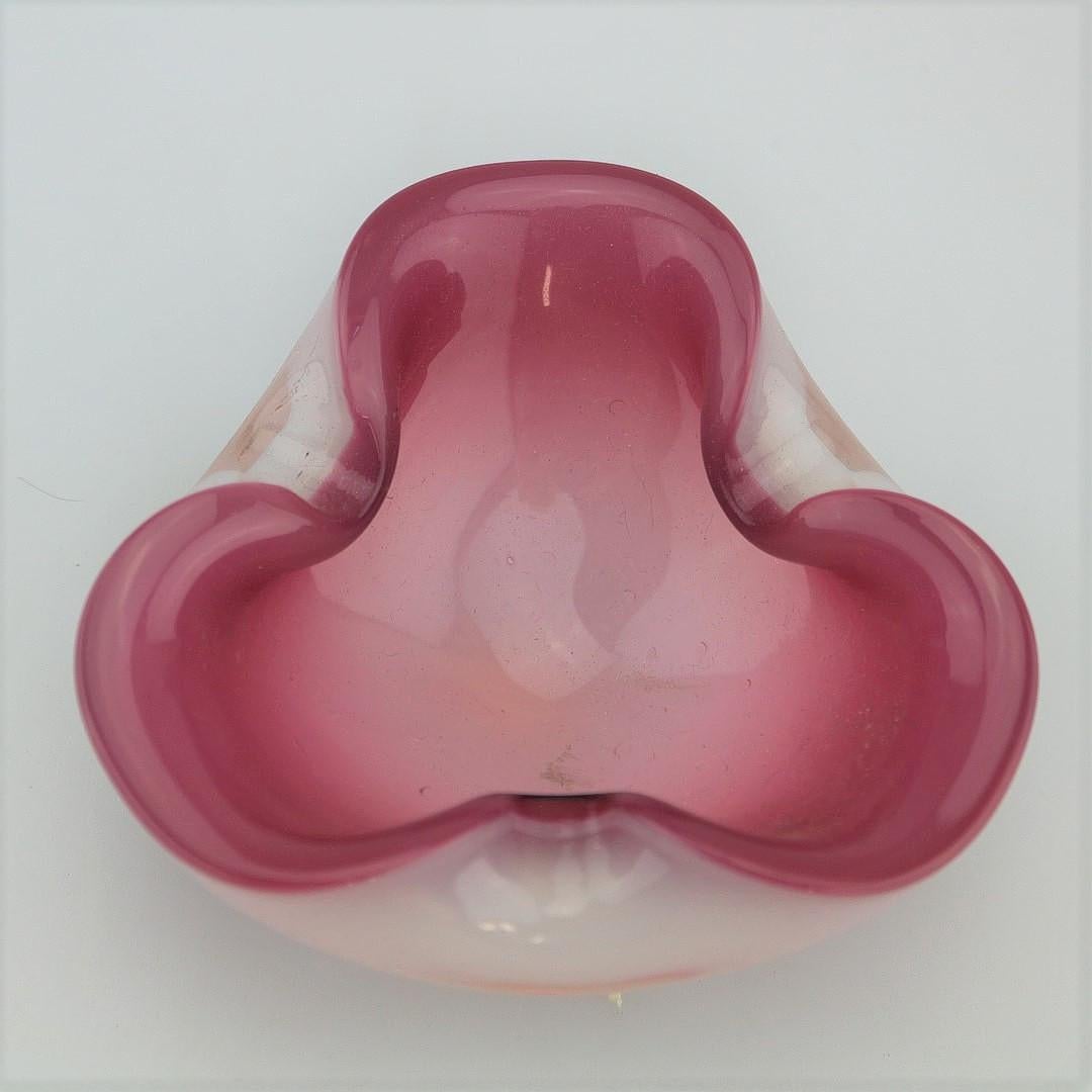 Archimede Seguso designed glass bowl. Midcentury from Murano, Italy, made with Venetian glass. Beautiful!
 