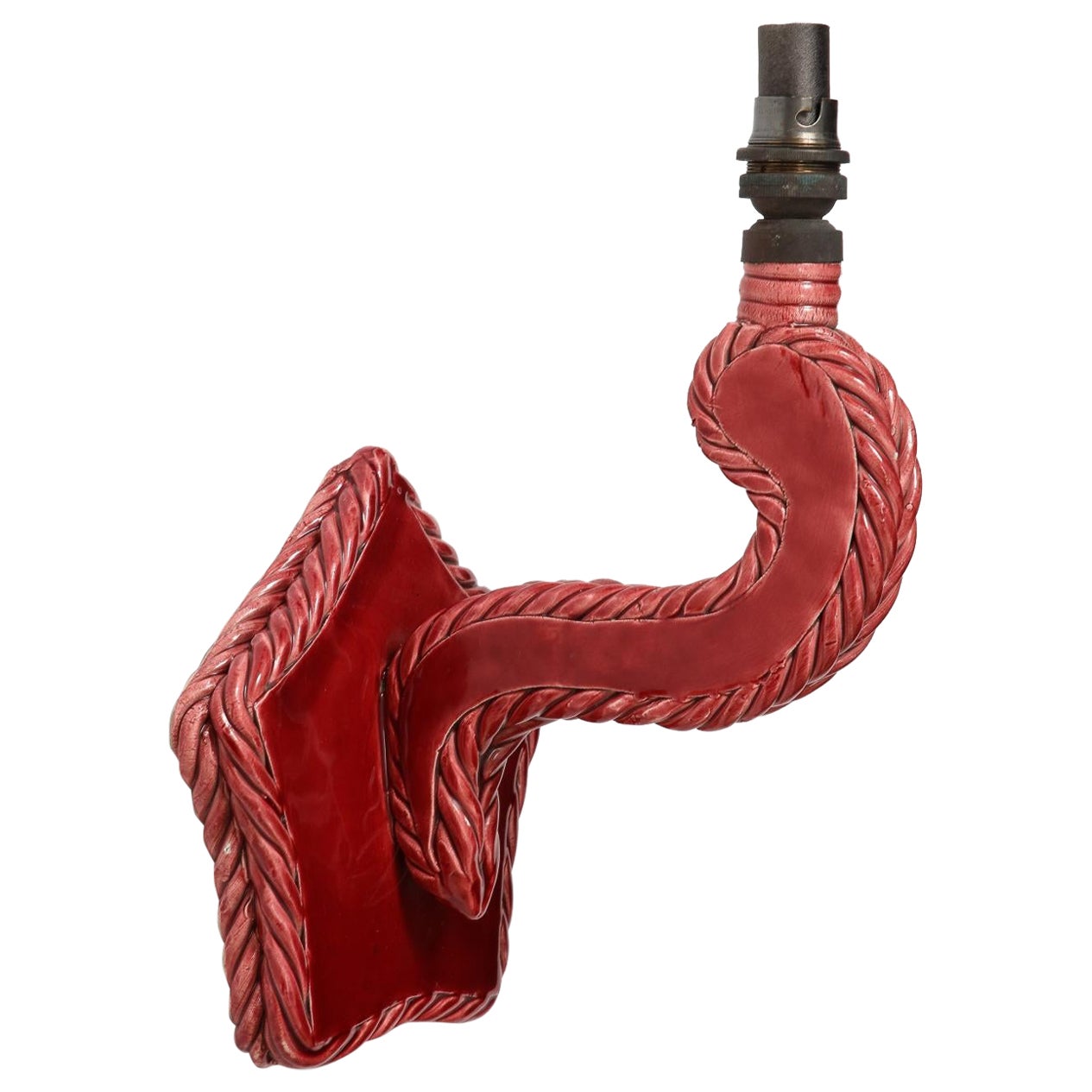 Aplique de pared en forma de estrella de cerámica francesa esmaltada rojo-rosa, c. 1960