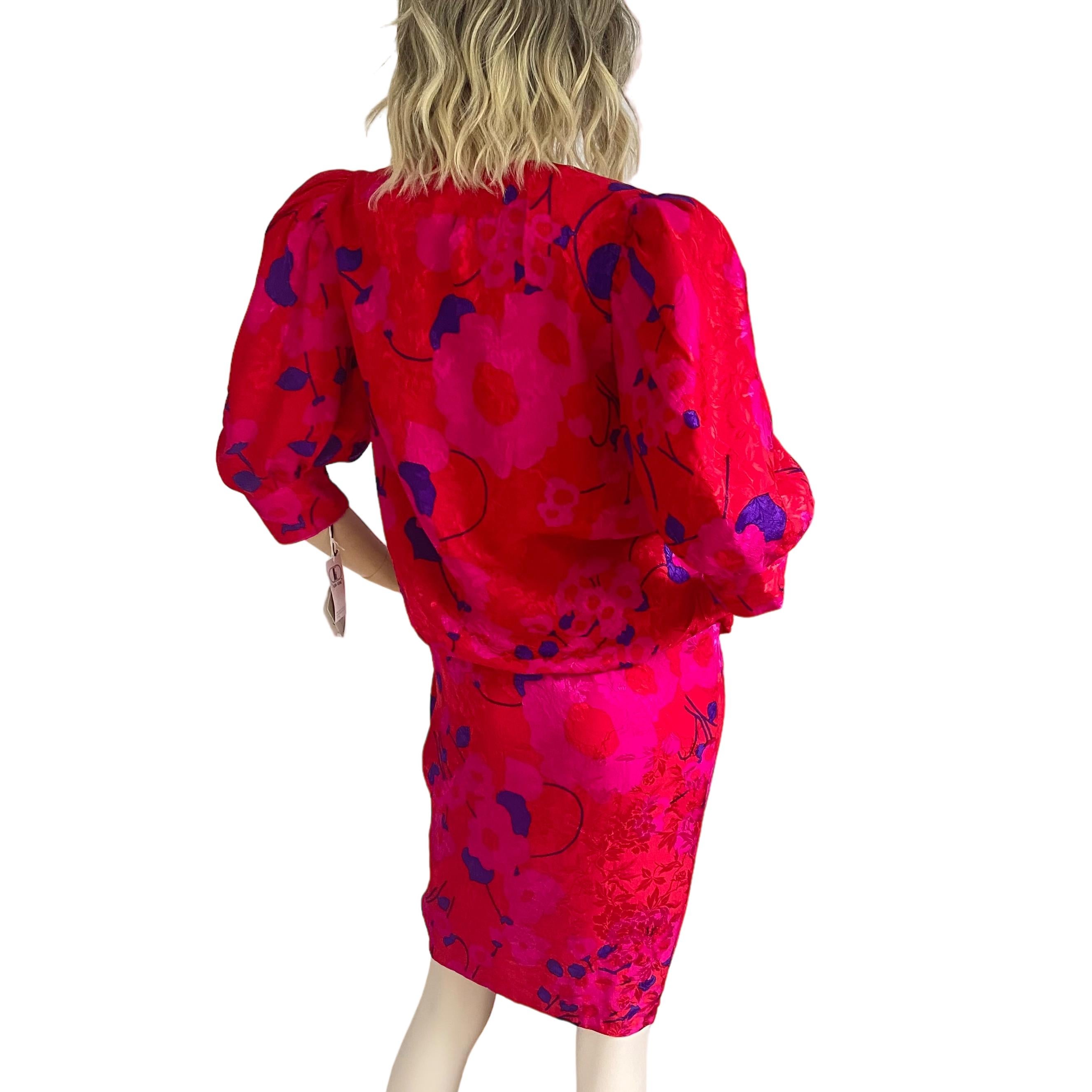 Red Pink Print Silk Tulip Wrap Dress with Puff Sleeves - NWT Flora Kung Vintage  In New Condition For Sale In Boston, MA
