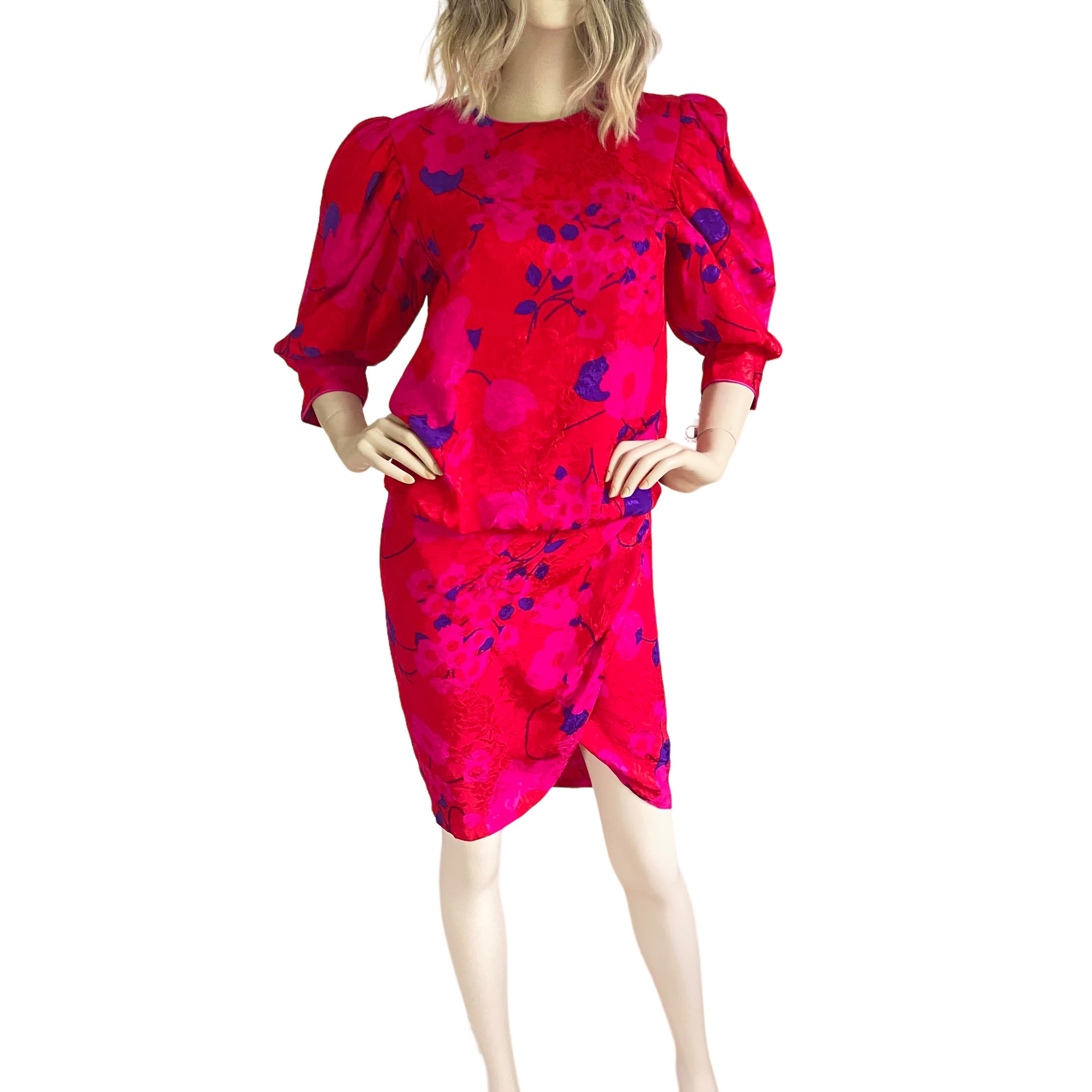 Women's Red Pink Print Silk Tulip Wrap Dress with Puff Sleeves - NWT Flora Kung Vintage  For Sale