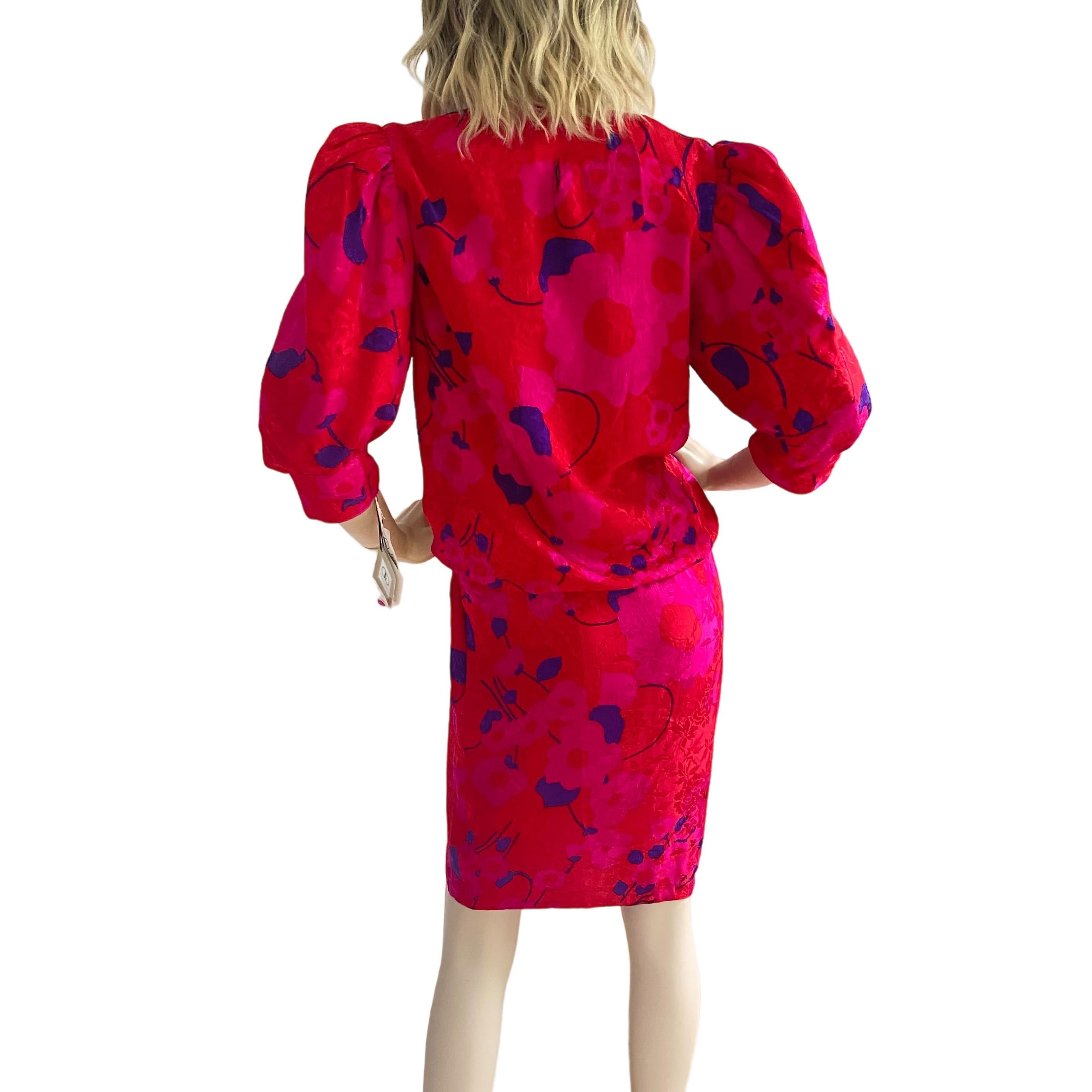Red Pink Print Silk Tulip Wrap Dress with Puff Sleeves - NWT Flora Kung Vintage  For Sale 2