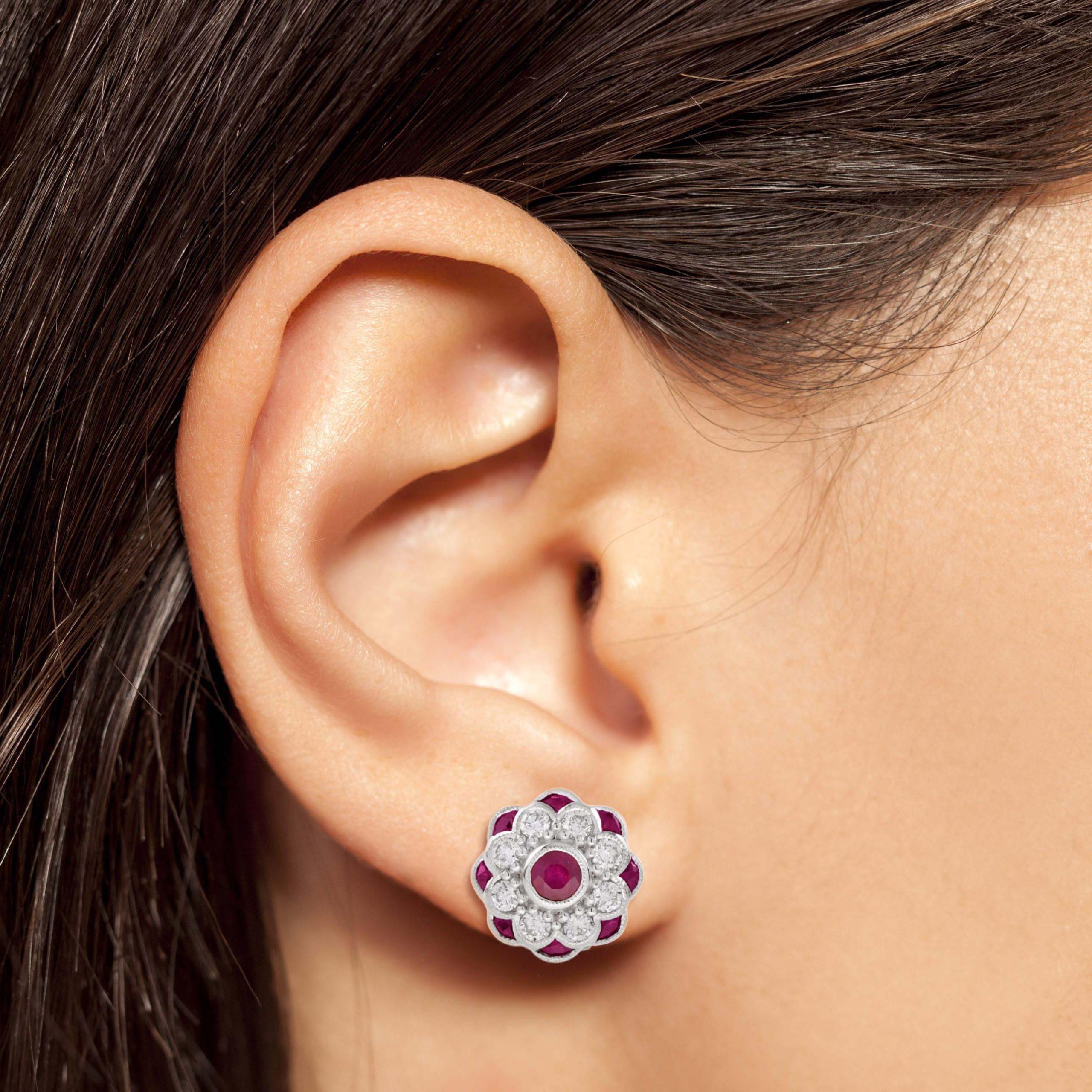 Rote Pinke Rubine & Diamantene Pfingstrosenblüten Runde Diamantene Ohrstecker aus 14K Weißgold im Angebot 2