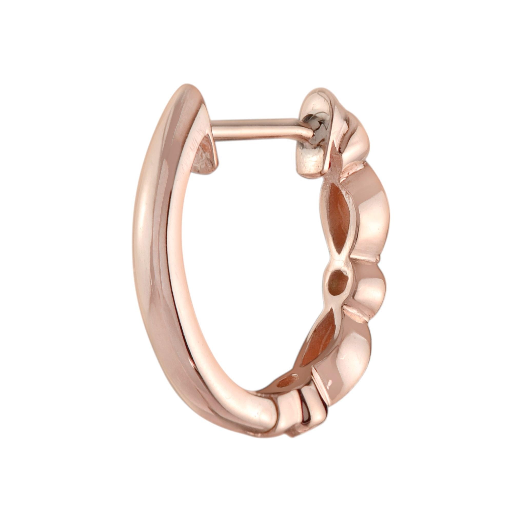 Sparkling with light to rival the season of celebration round ruby and diamonds in Art Deco inspired settings giving these rose gold hoops timeless appeal.
Earrings Information
Style: Art Deco
Width: 3 mm.
Length: 15 mm.
Total weight: 2.30 g.